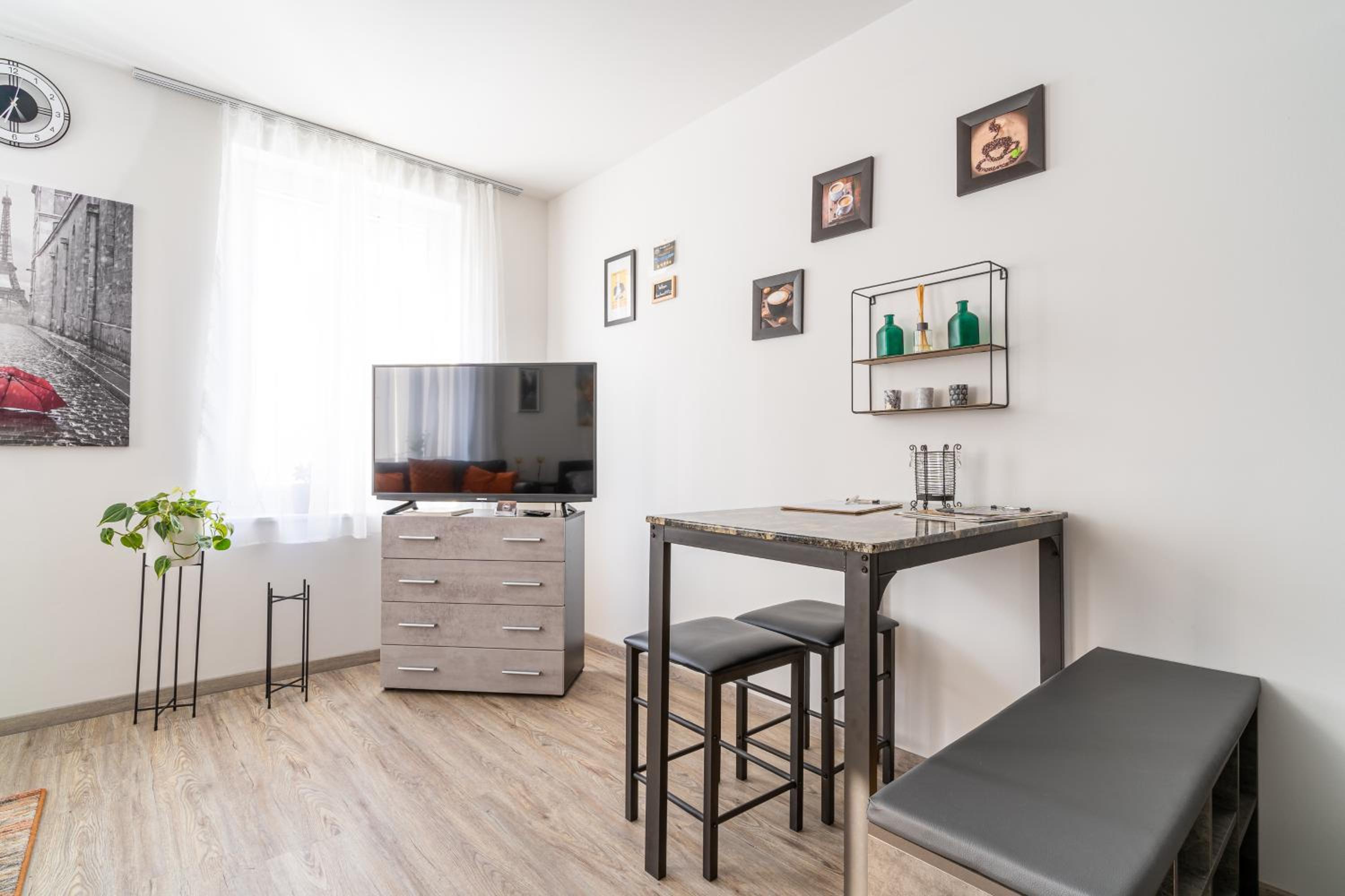 One-Bedroom Apartment - Photo 32