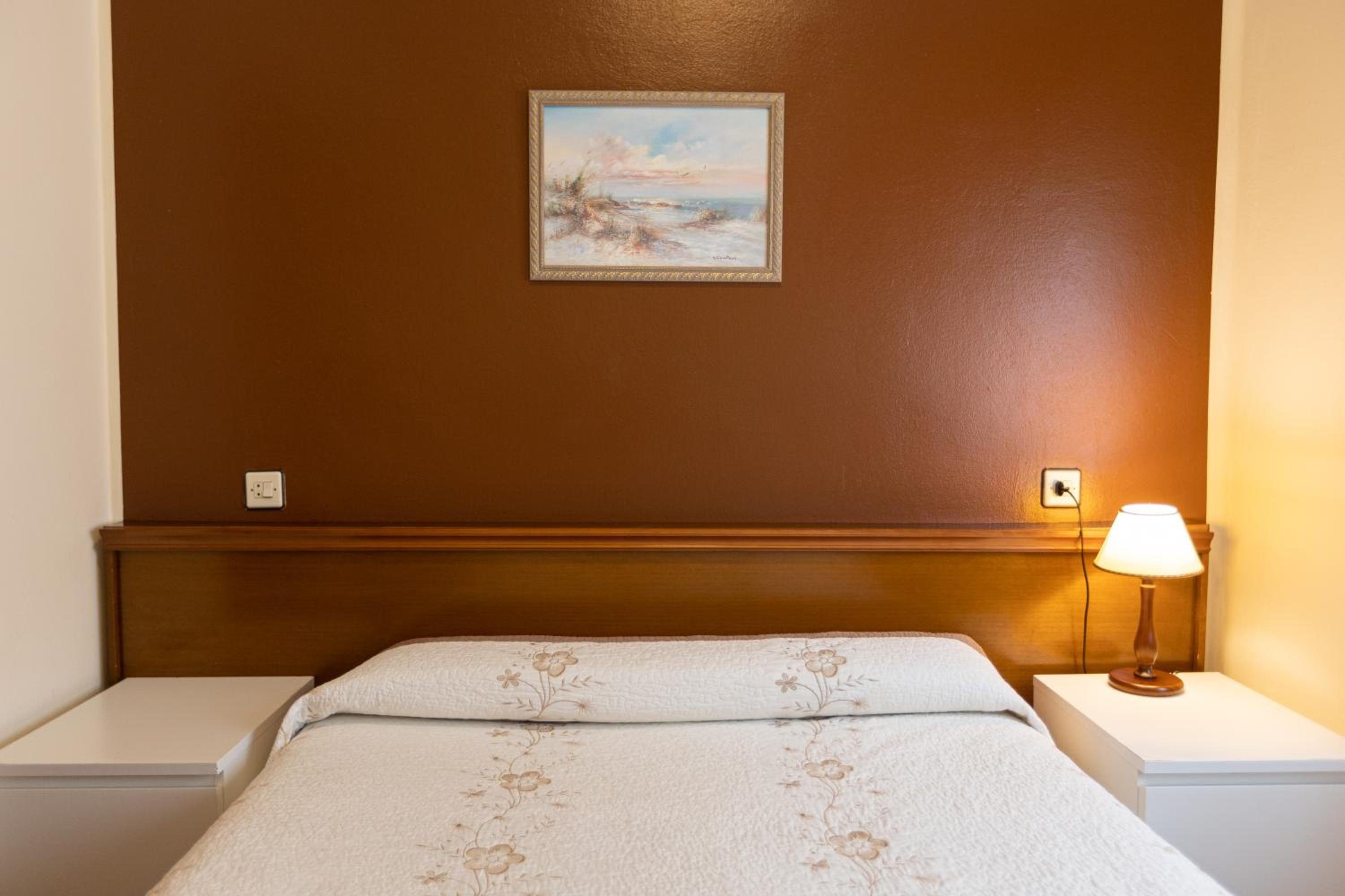 Queen Room photo 2
