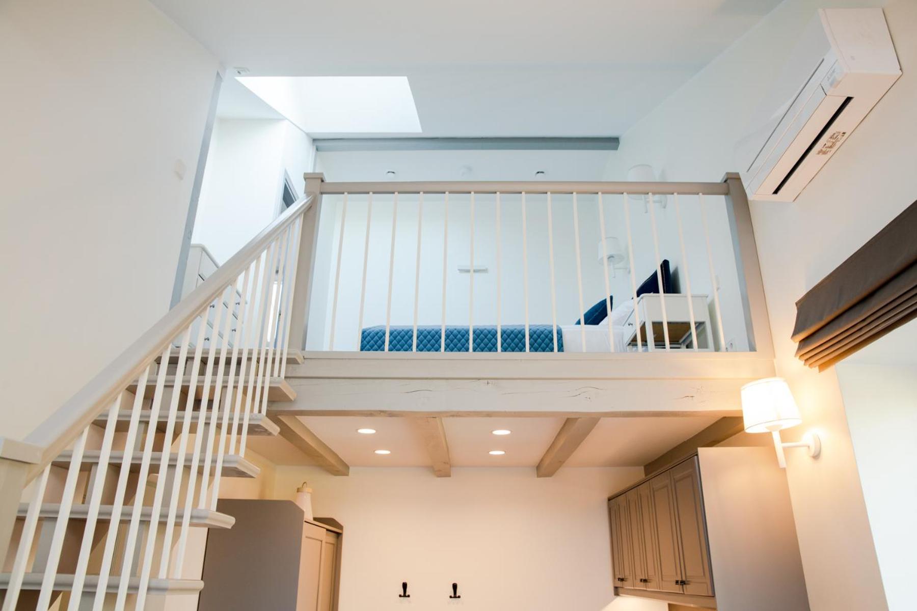 Quadruple Room with Balcony - Photo 2