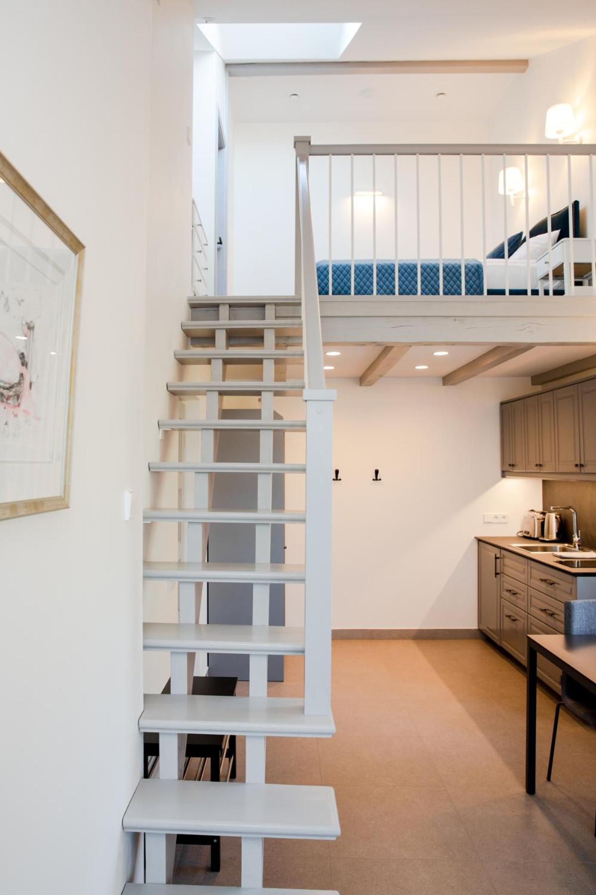 Quadruple Room with Balcony - Photo 3