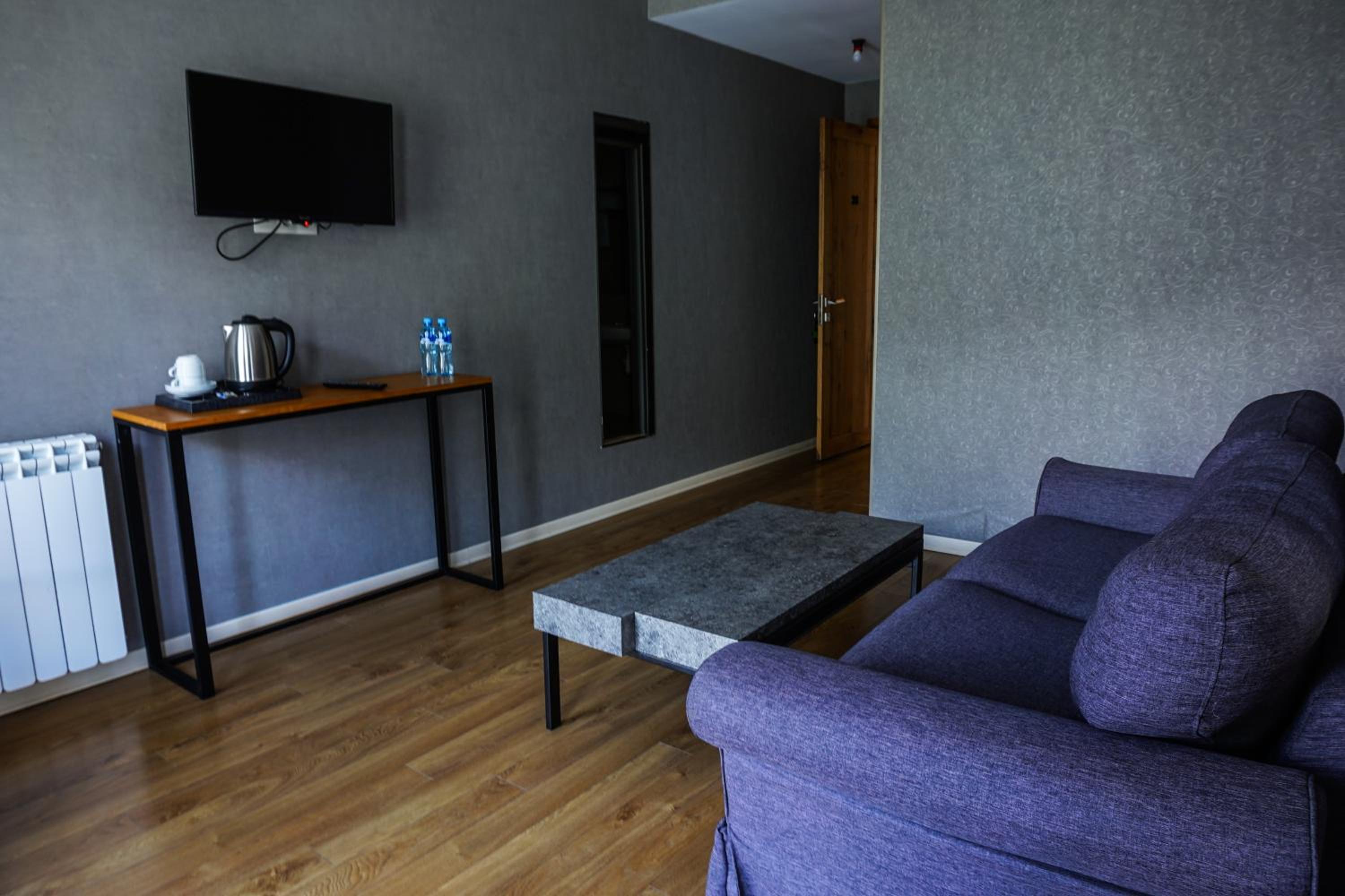Deluxe Room with Mountain View - Photo 3