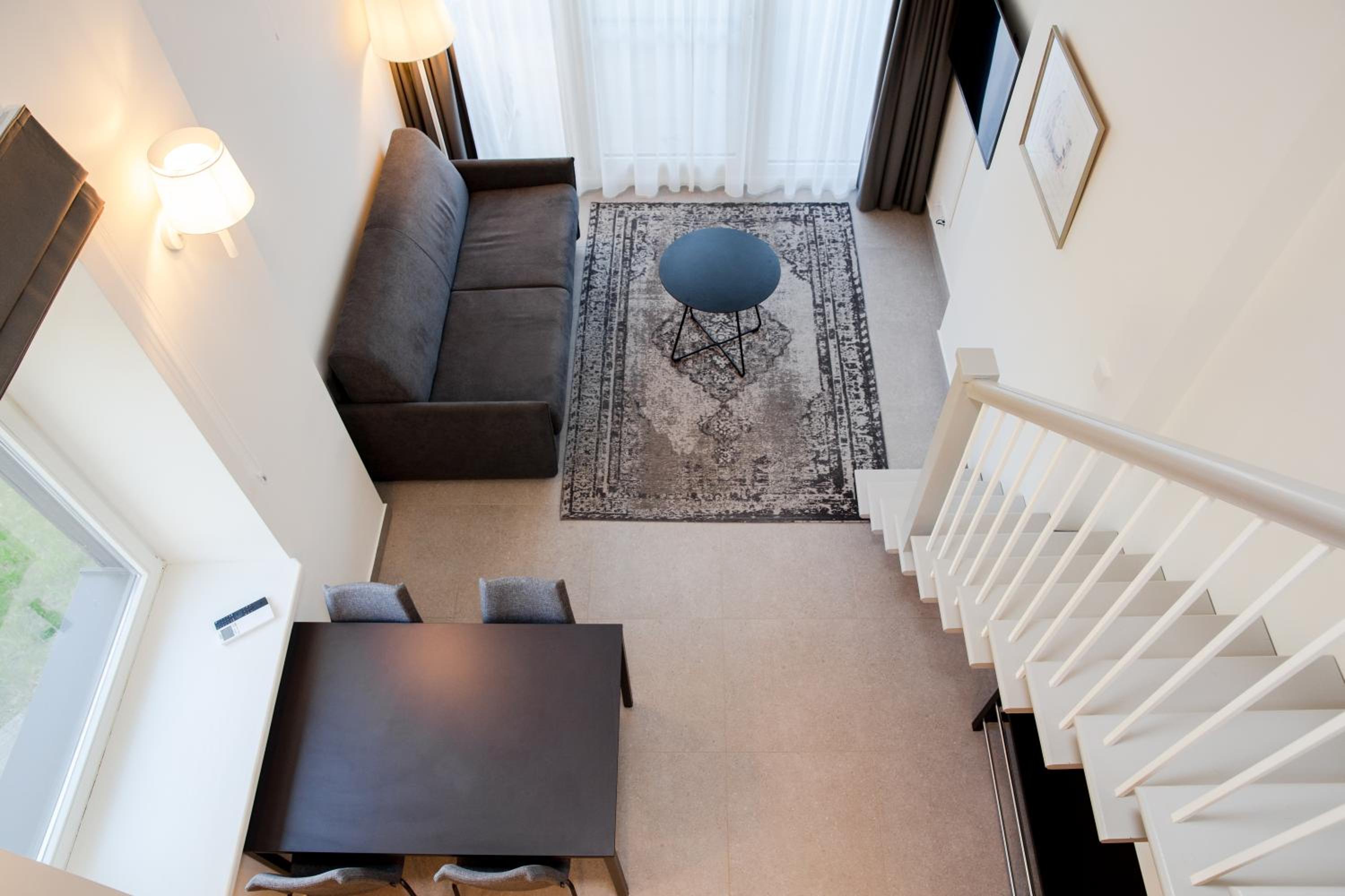 Quadruple Room with Balcony - Photo 9