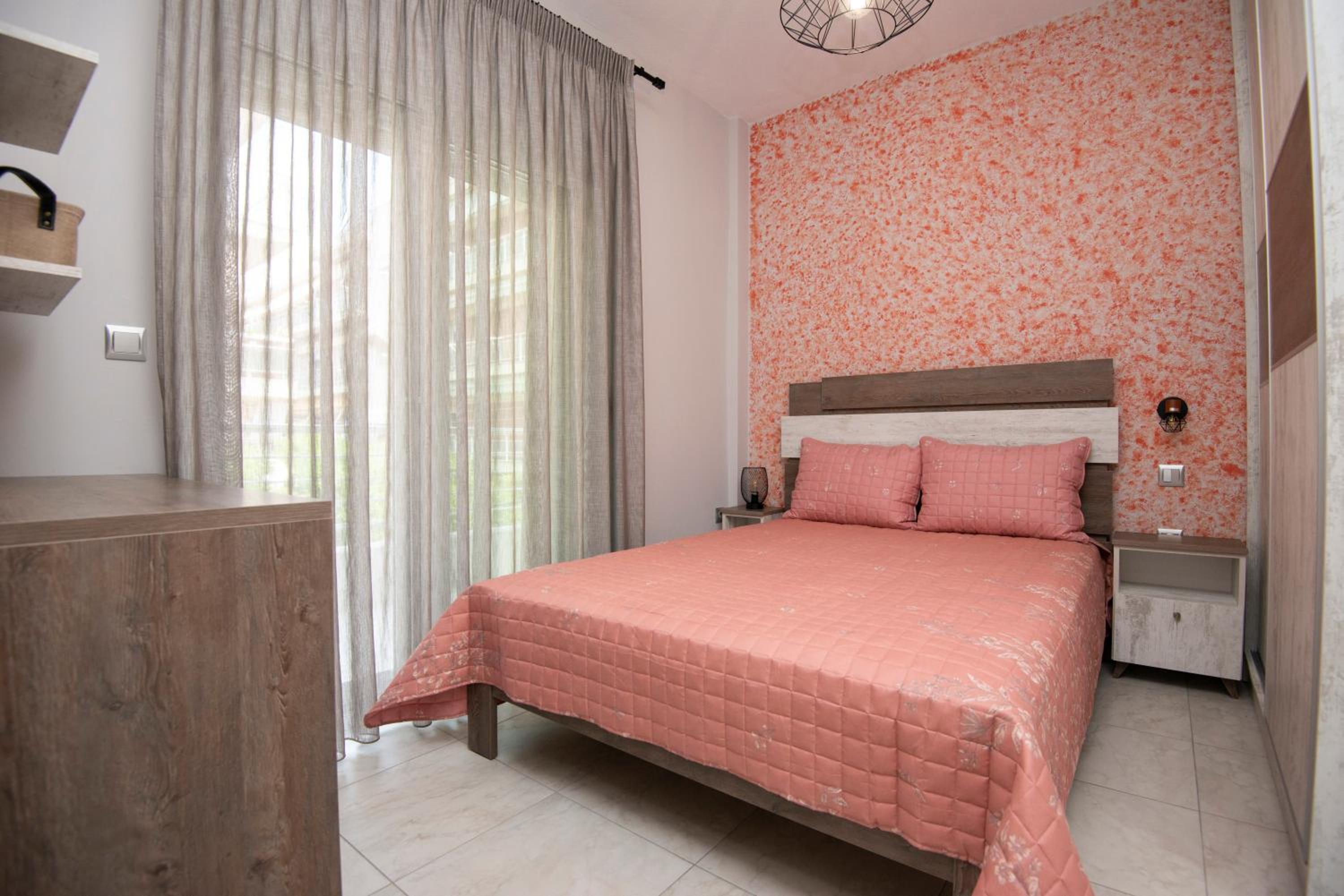 One-Bedroom Apartment - Photo 1