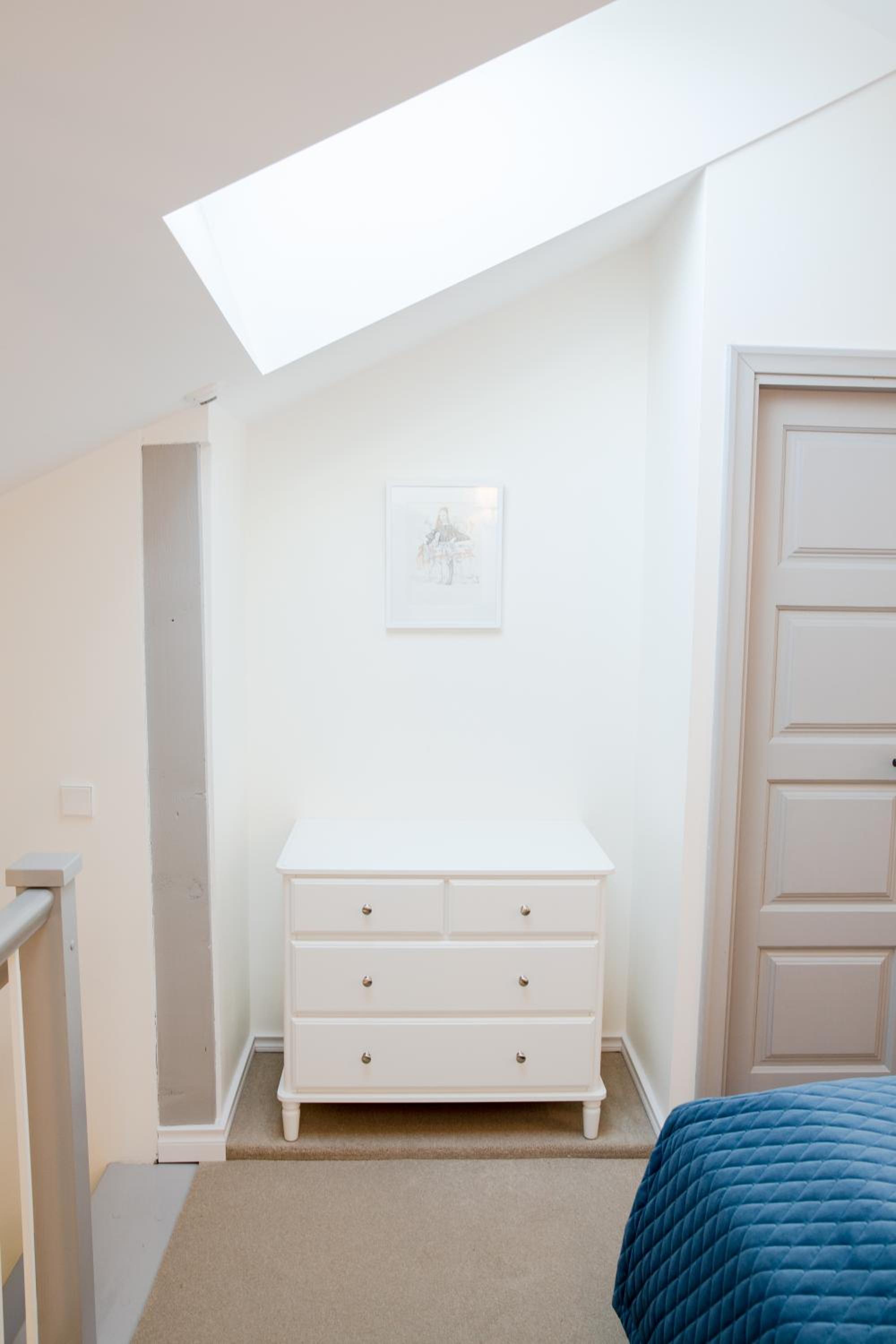 Quadruple Room with Balcony - Photo 11