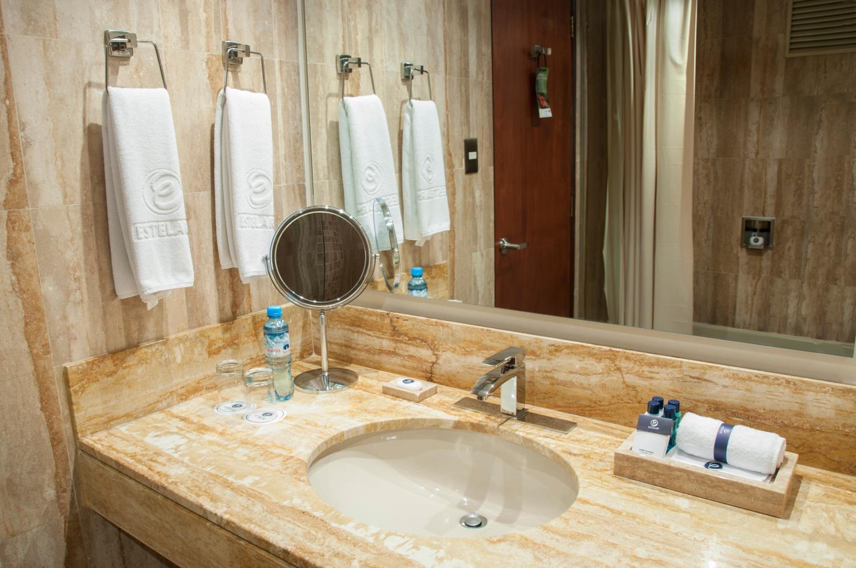 Superior King Room - Photo 4