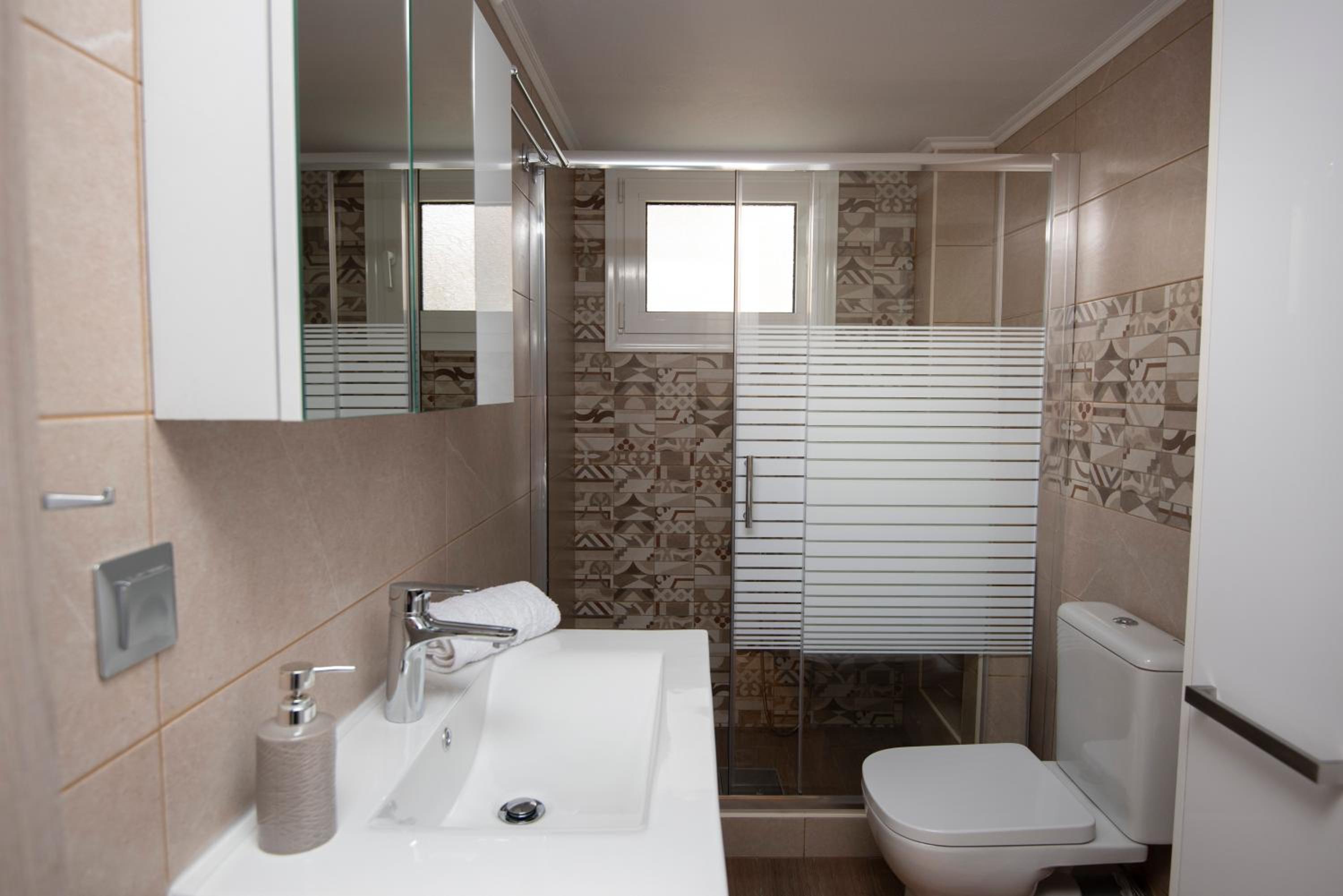 One-Bedroom Apartment - Photo 6