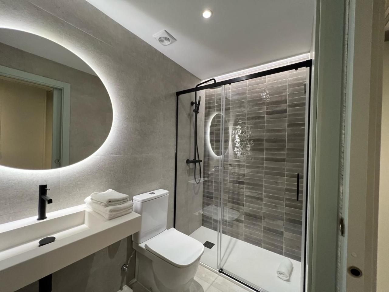 Double or Twin Room - Photo 7