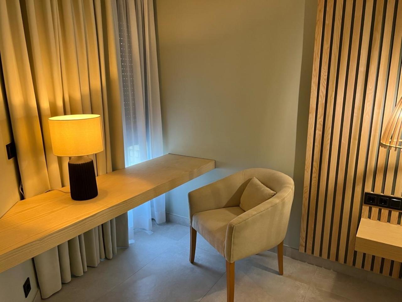 Double or Twin Room - Photo 6