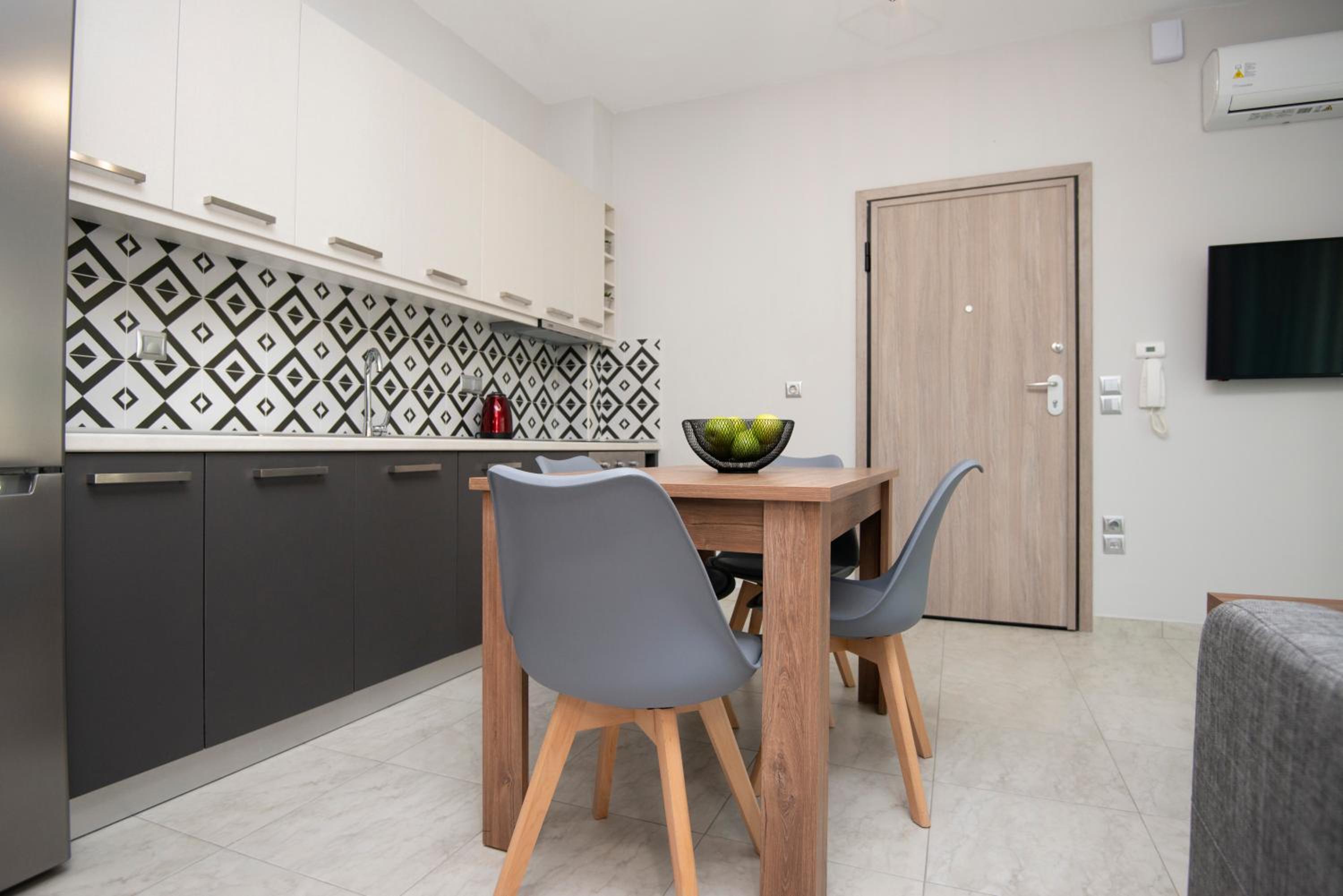 One-Bedroom Apartment - Photo 14