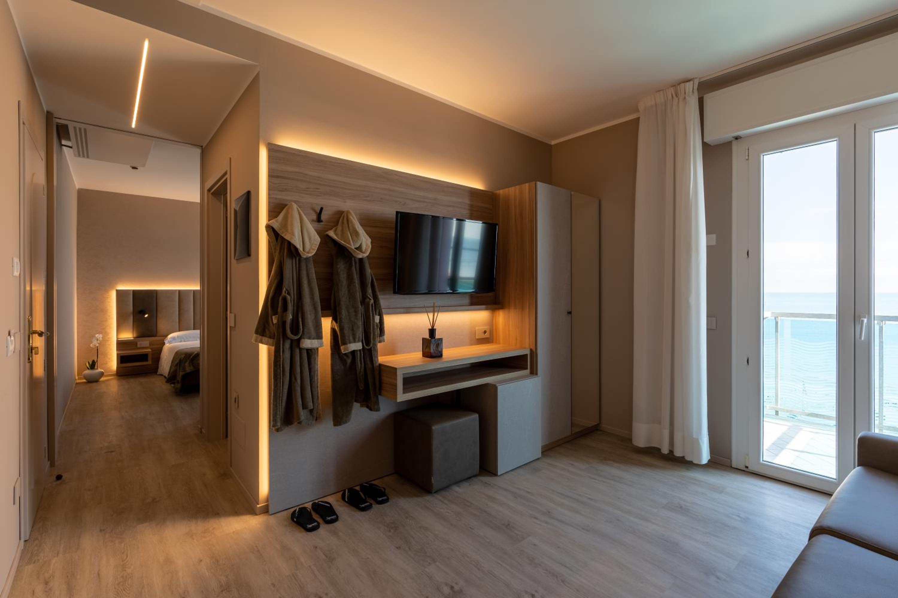 Suite - Photo 5