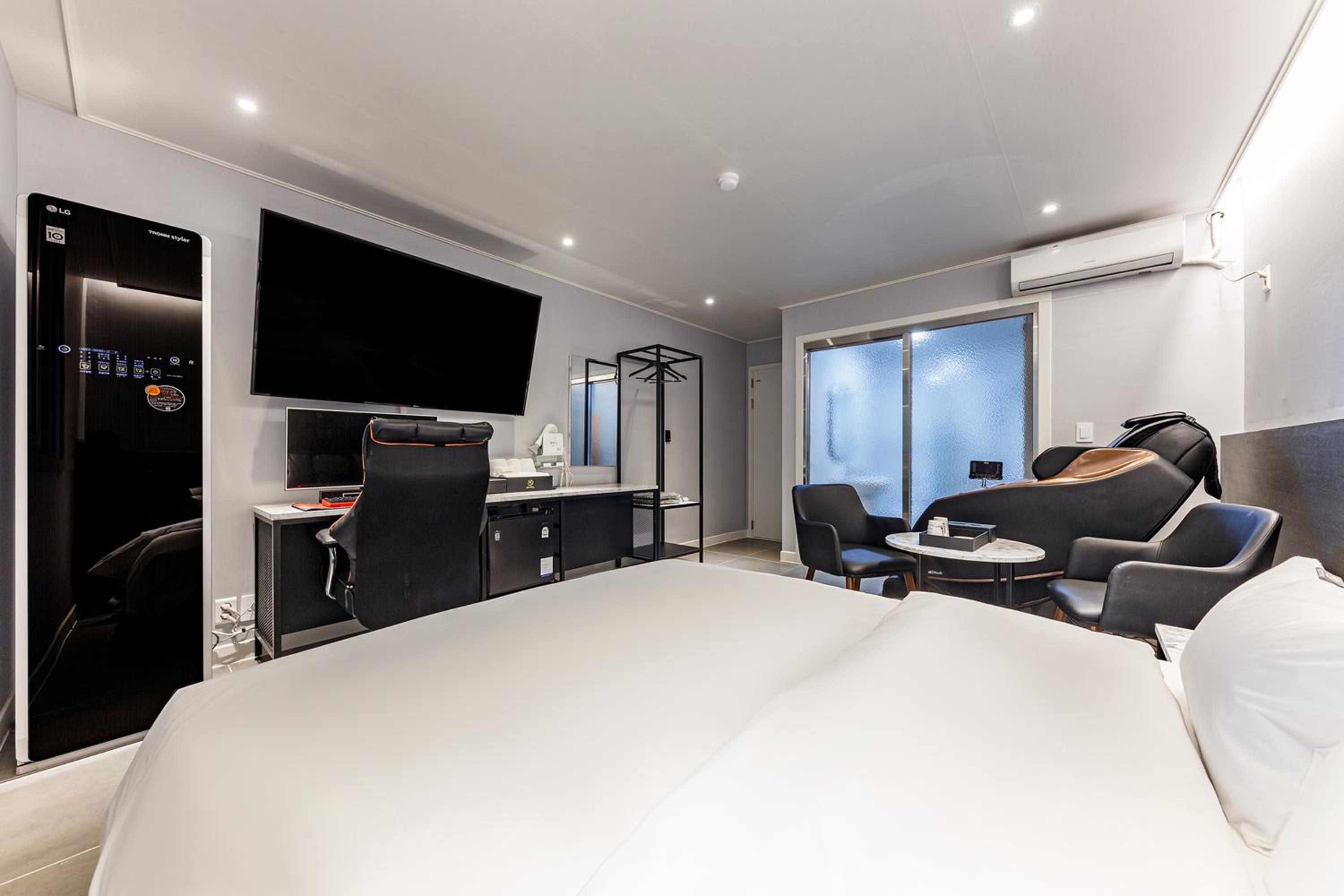 Suite - Photo 3