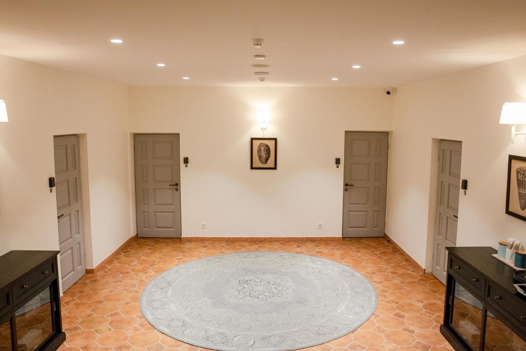 Family Room - Photo 2
