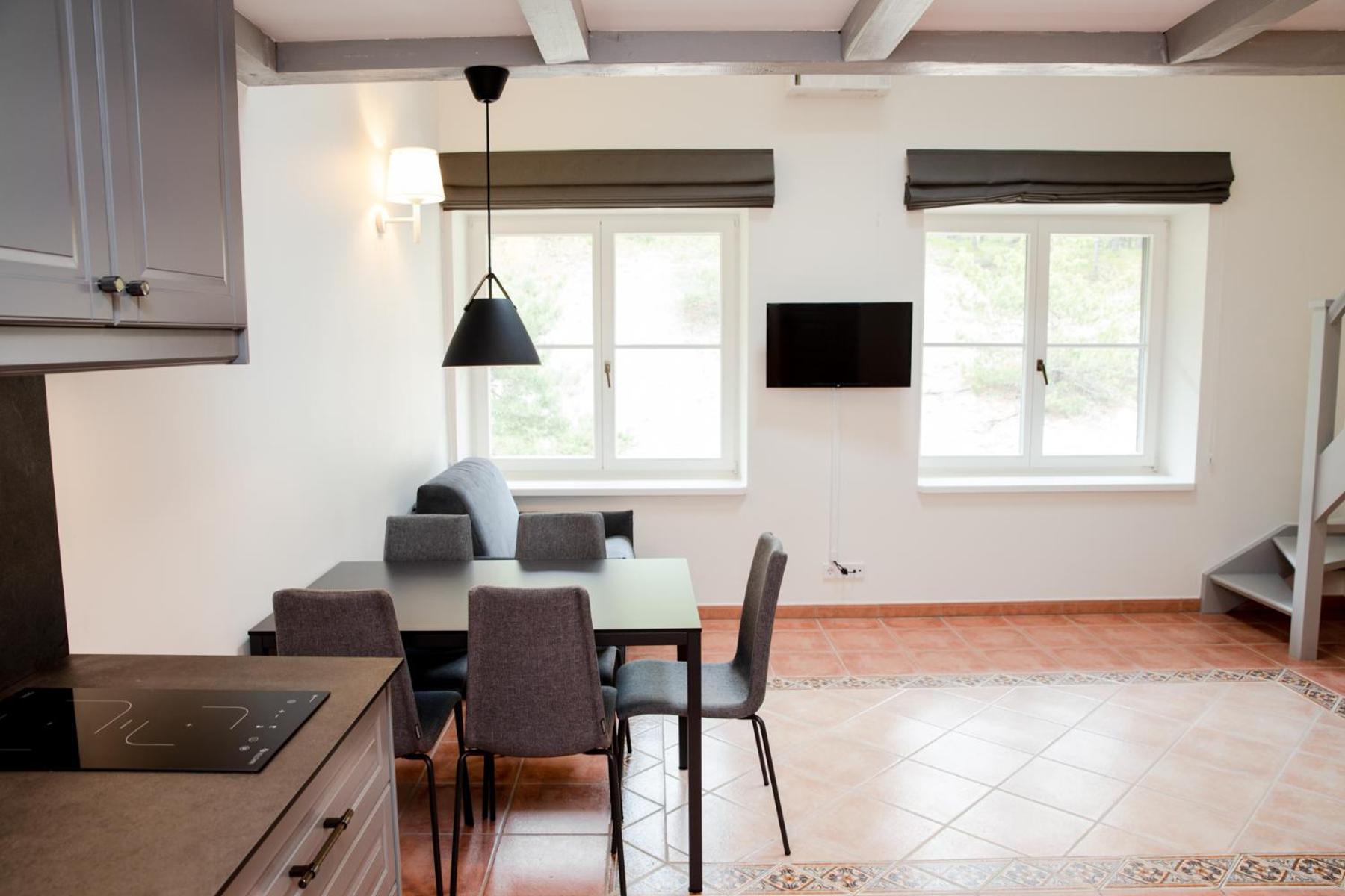 Family Room - Photo 3