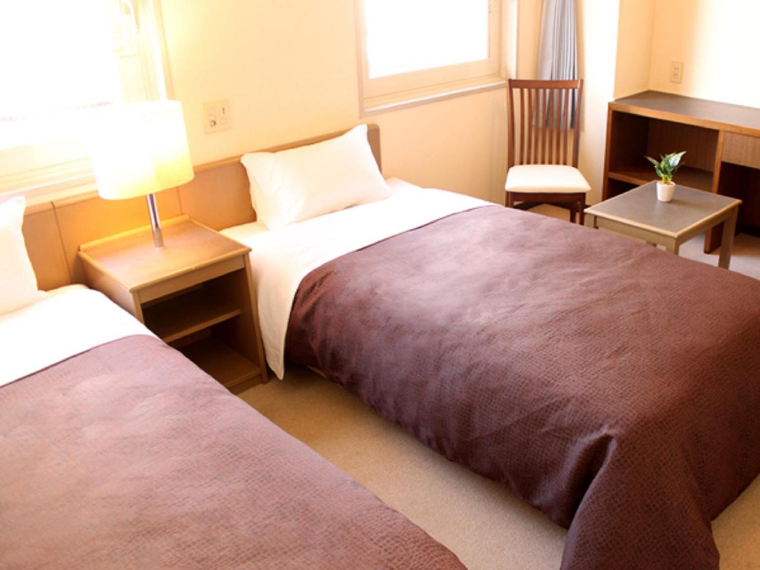 Twin Room - Non-Smoking photo 3