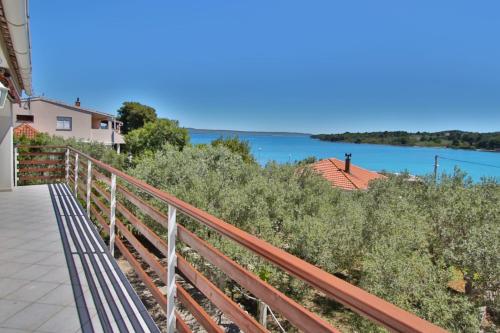 Apartment with Balcony photo 3