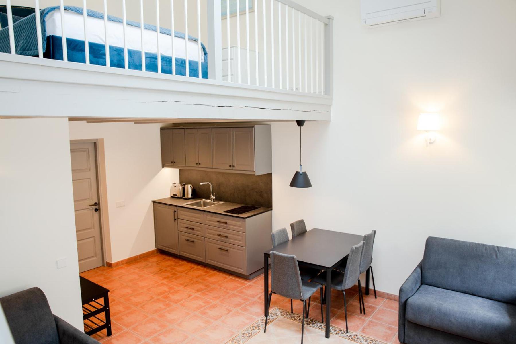 Family Room - Photo 5