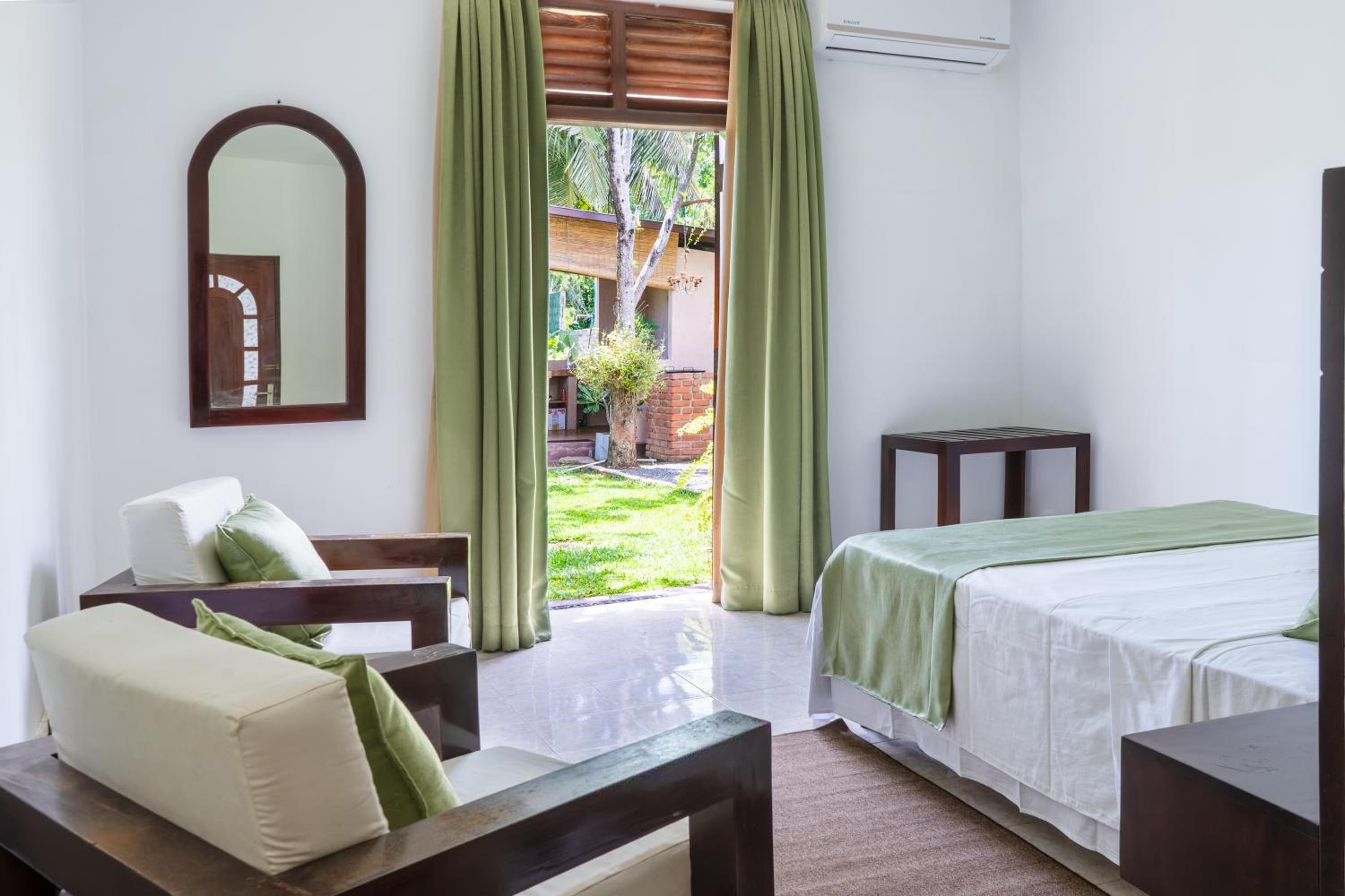 Double or Twin Room with Garden View photo 2