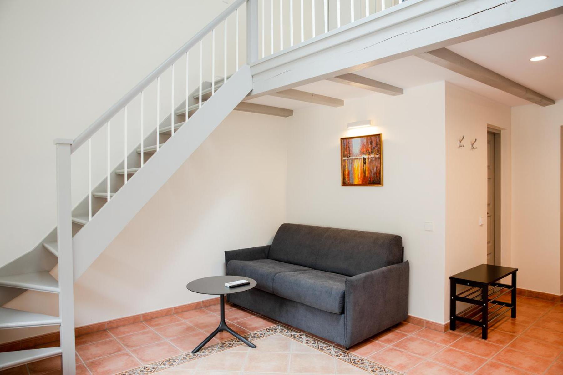 Family Room - Photo 6