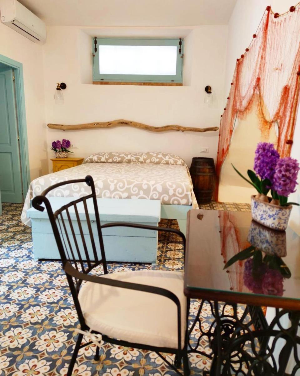 Quadruple Room with Private Bathroom photo 3