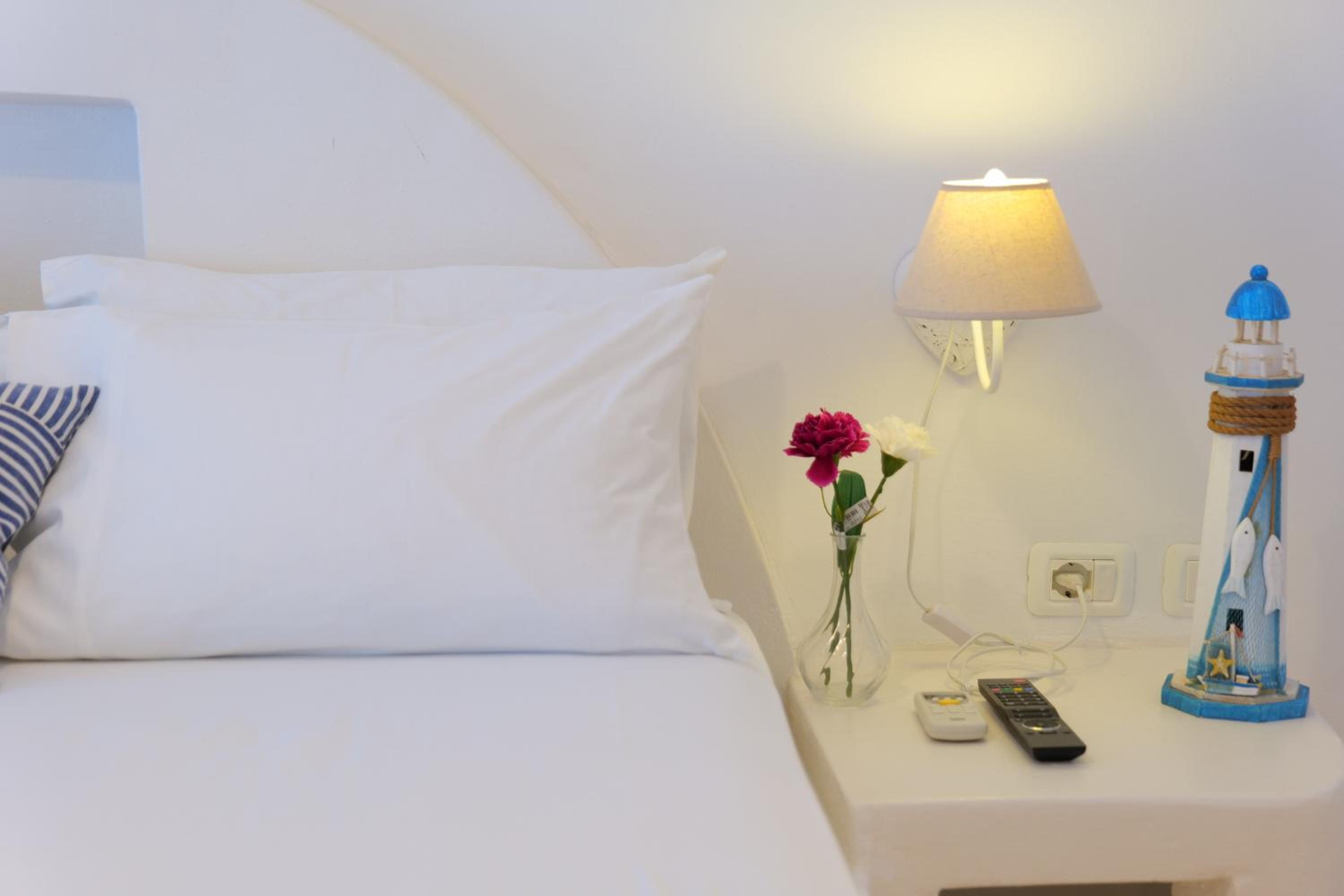 Deluxe Double Room with Balcony and Sea View photo 2