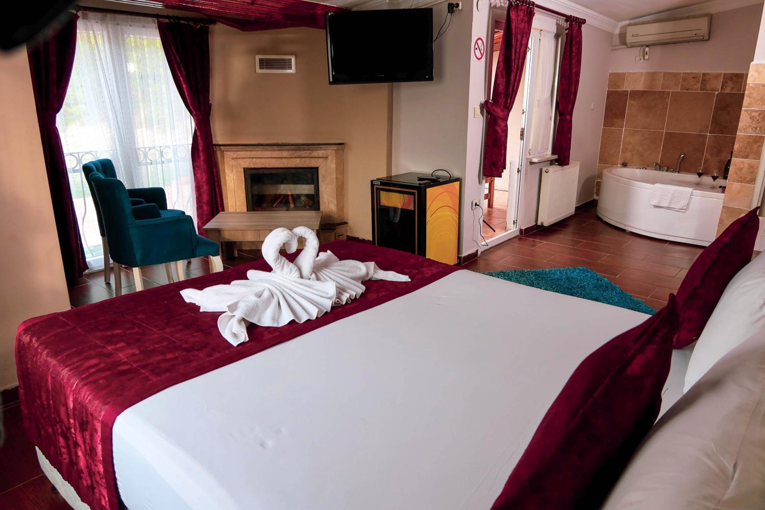 Suite with Lake View - Photo 19