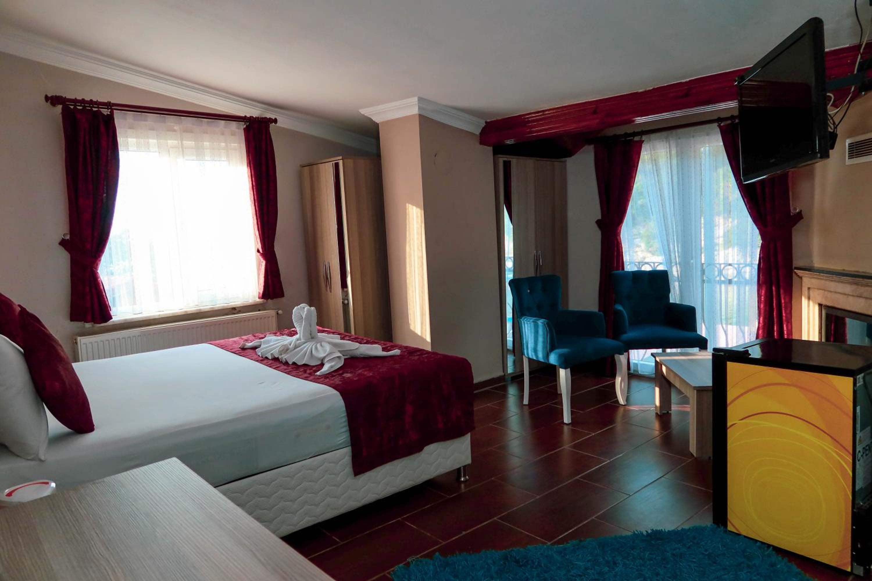 Suite with Lake View - Photo 14