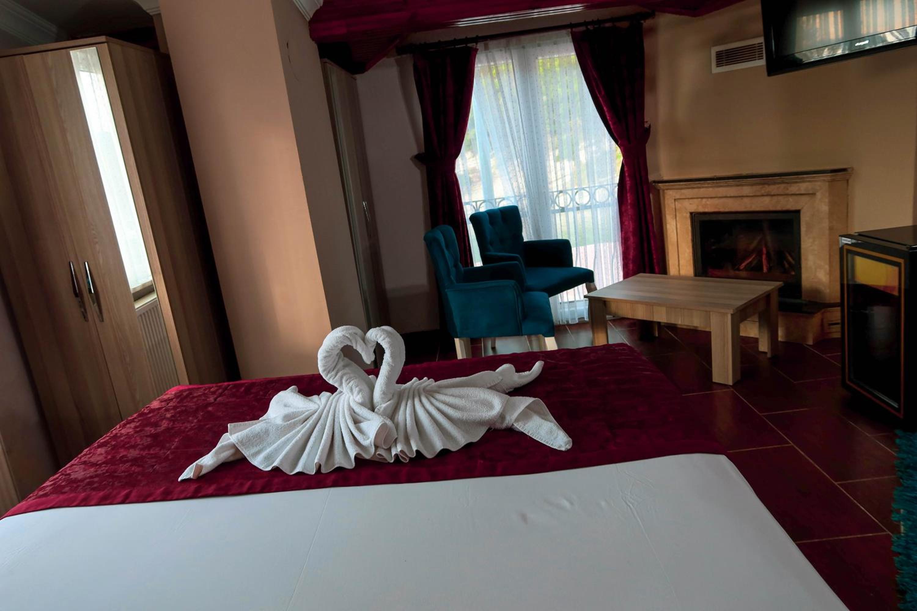 Suite with Lake View - Photo 18