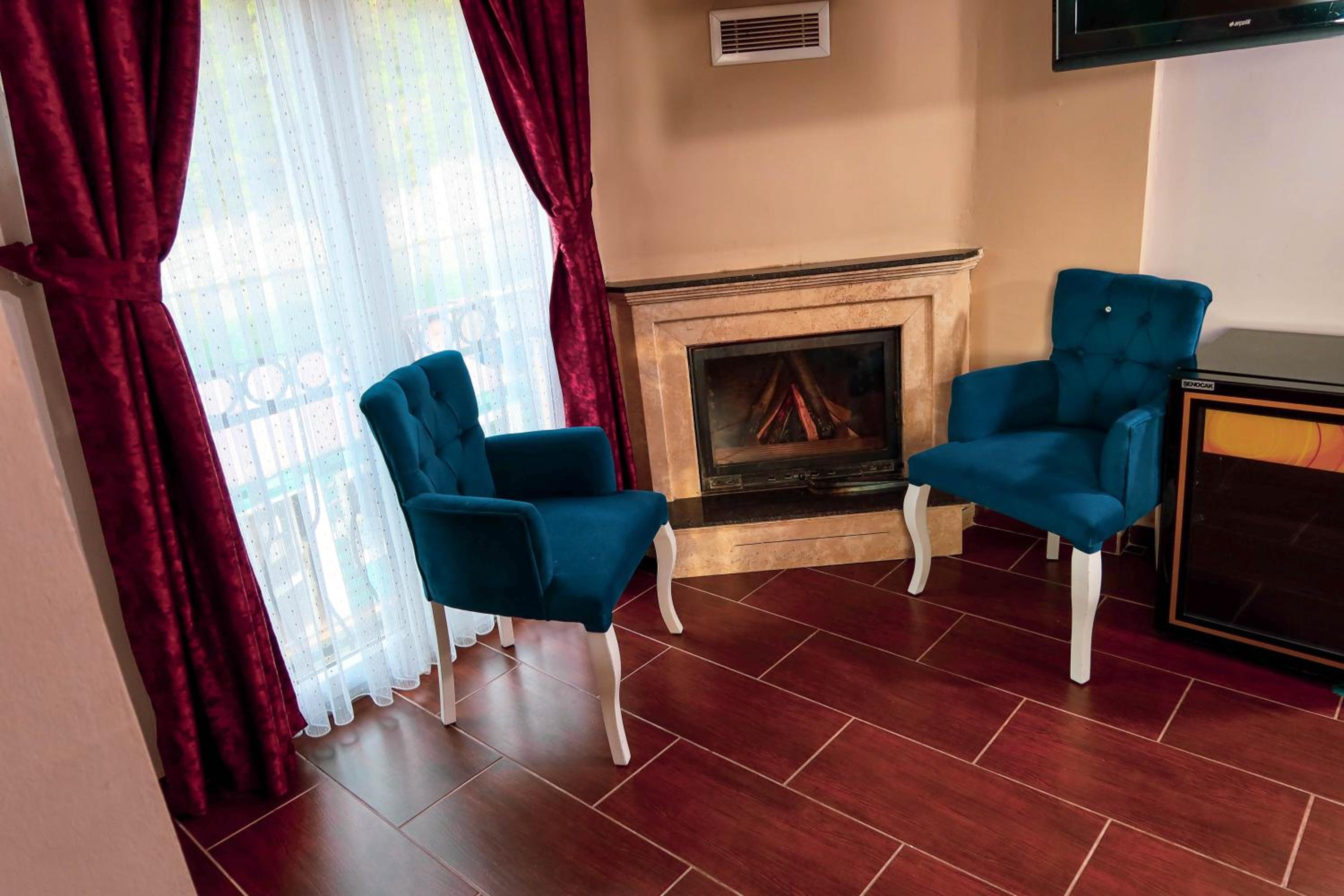 Suite with Lake View - Photo 21