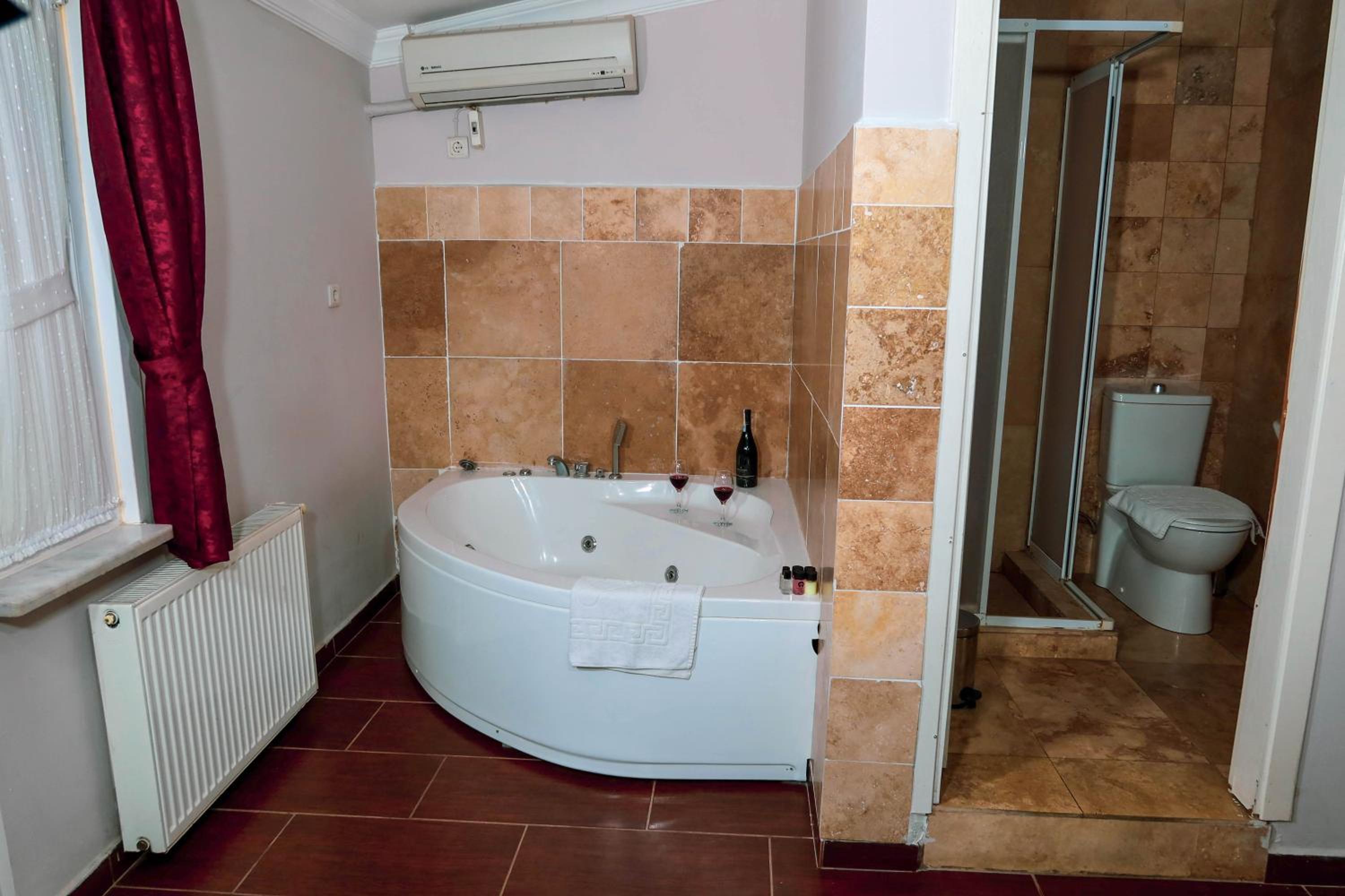 Suite with Lake View - Photo 13