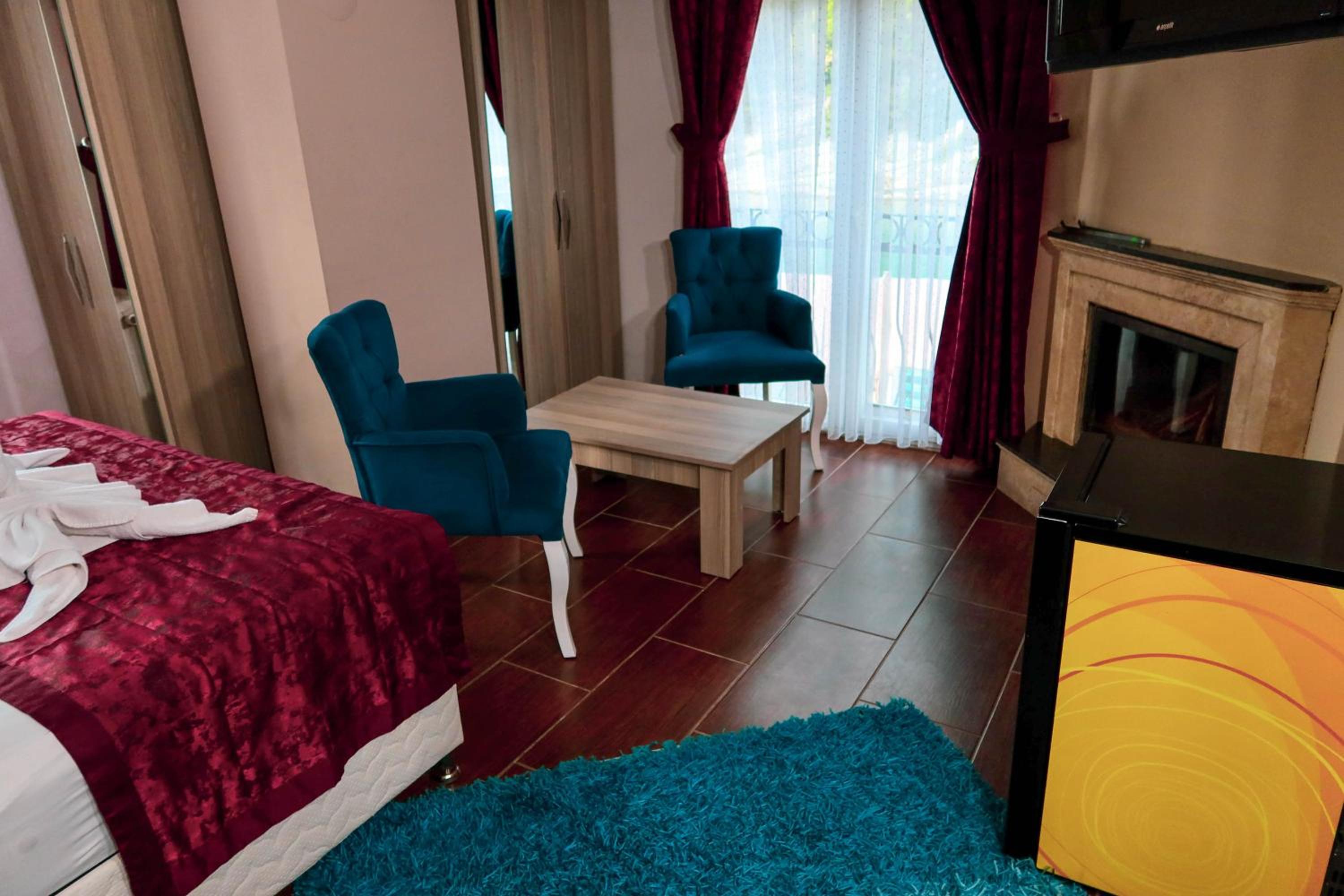 Suite with Lake View - Photo 26