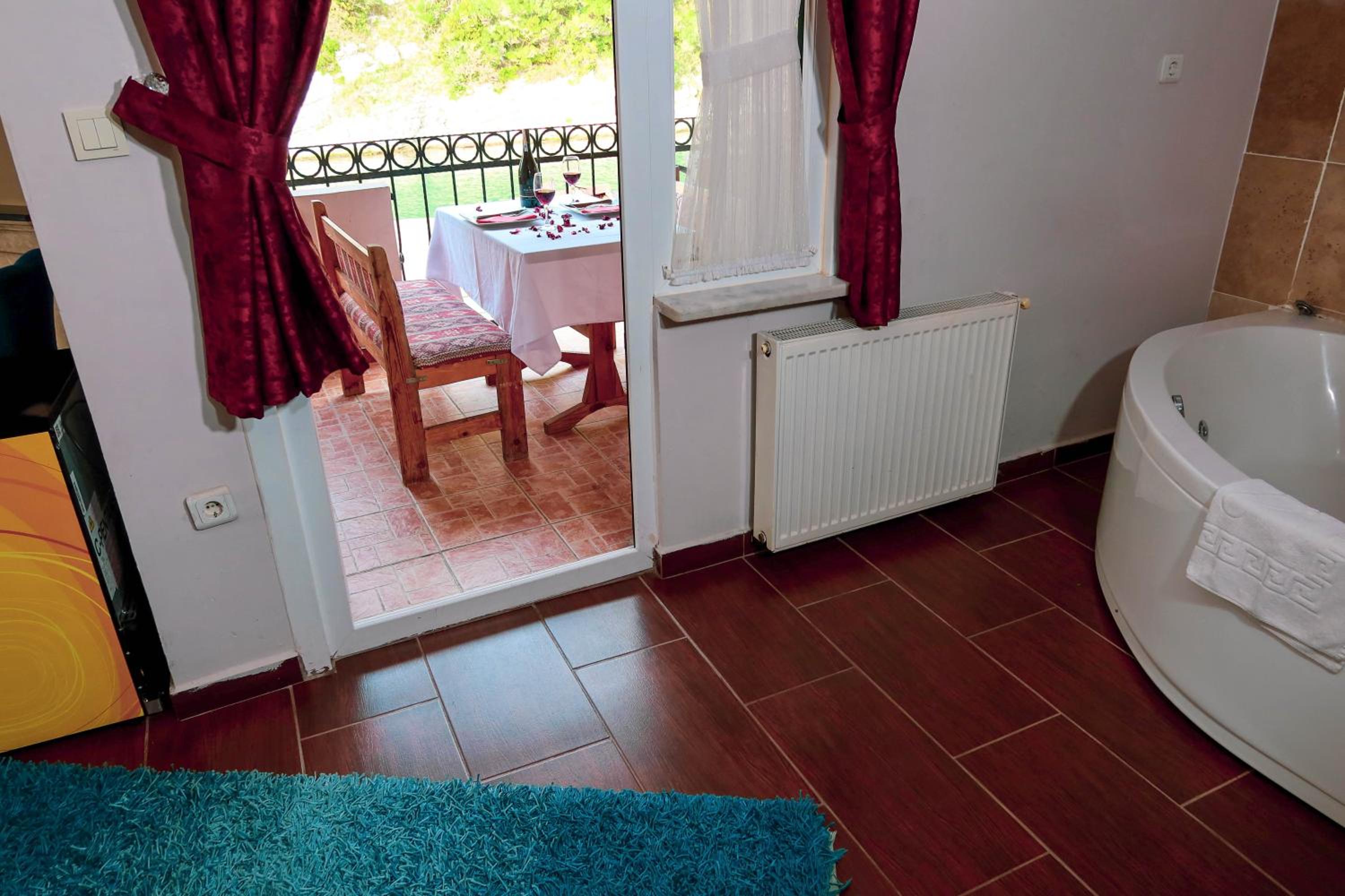 Suite with Lake View - Photo 25