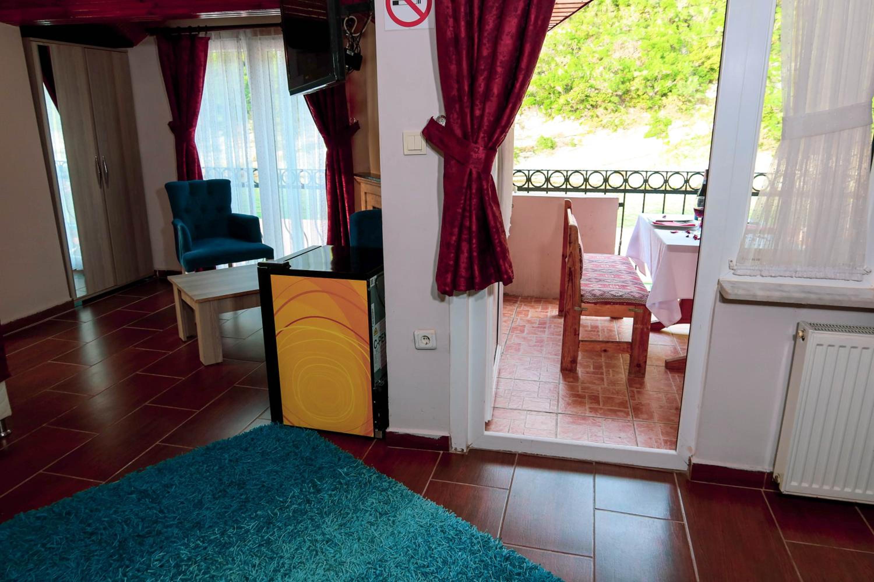 Suite with Lake View - Photo 24