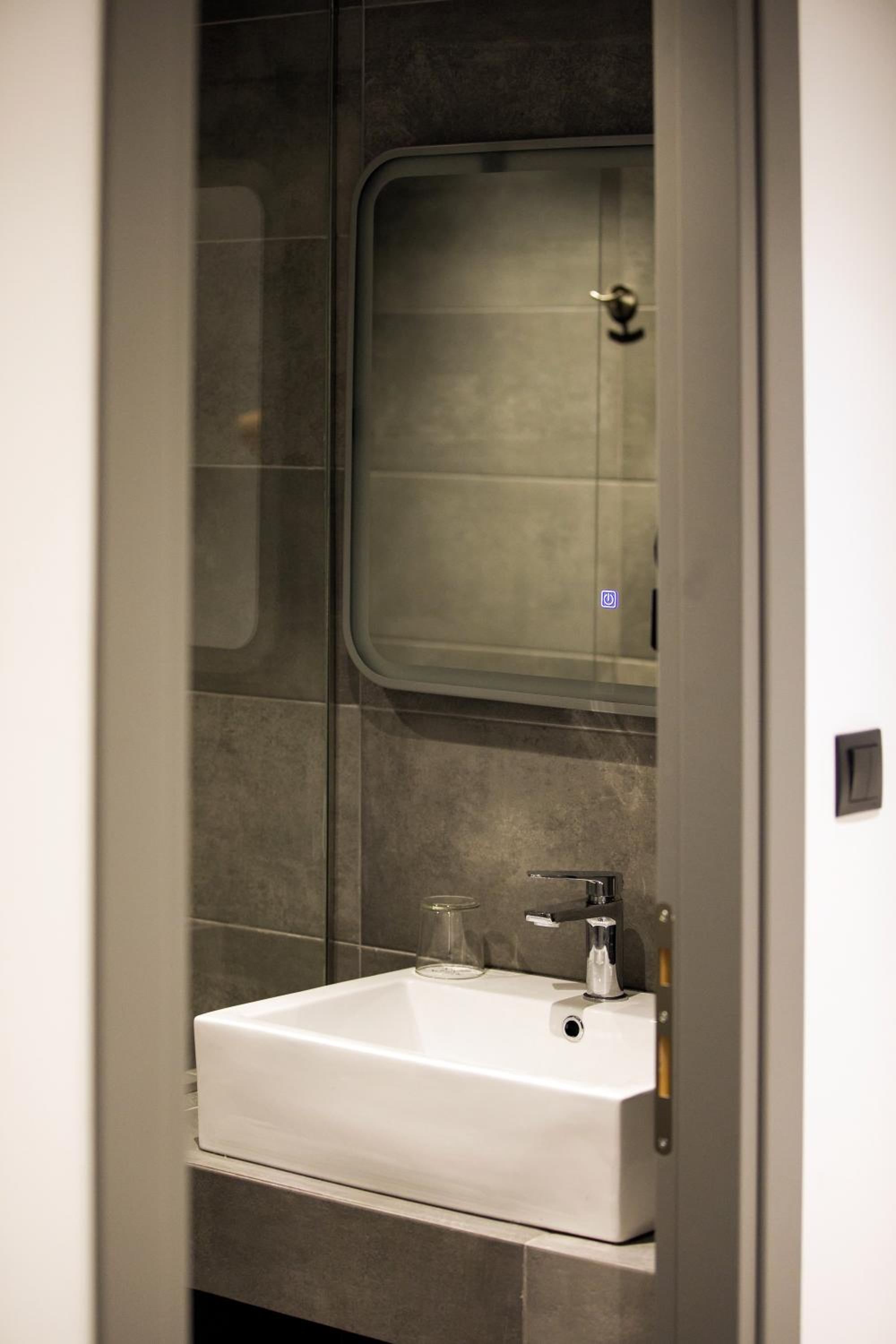 Standard Double Room - Photo 6
