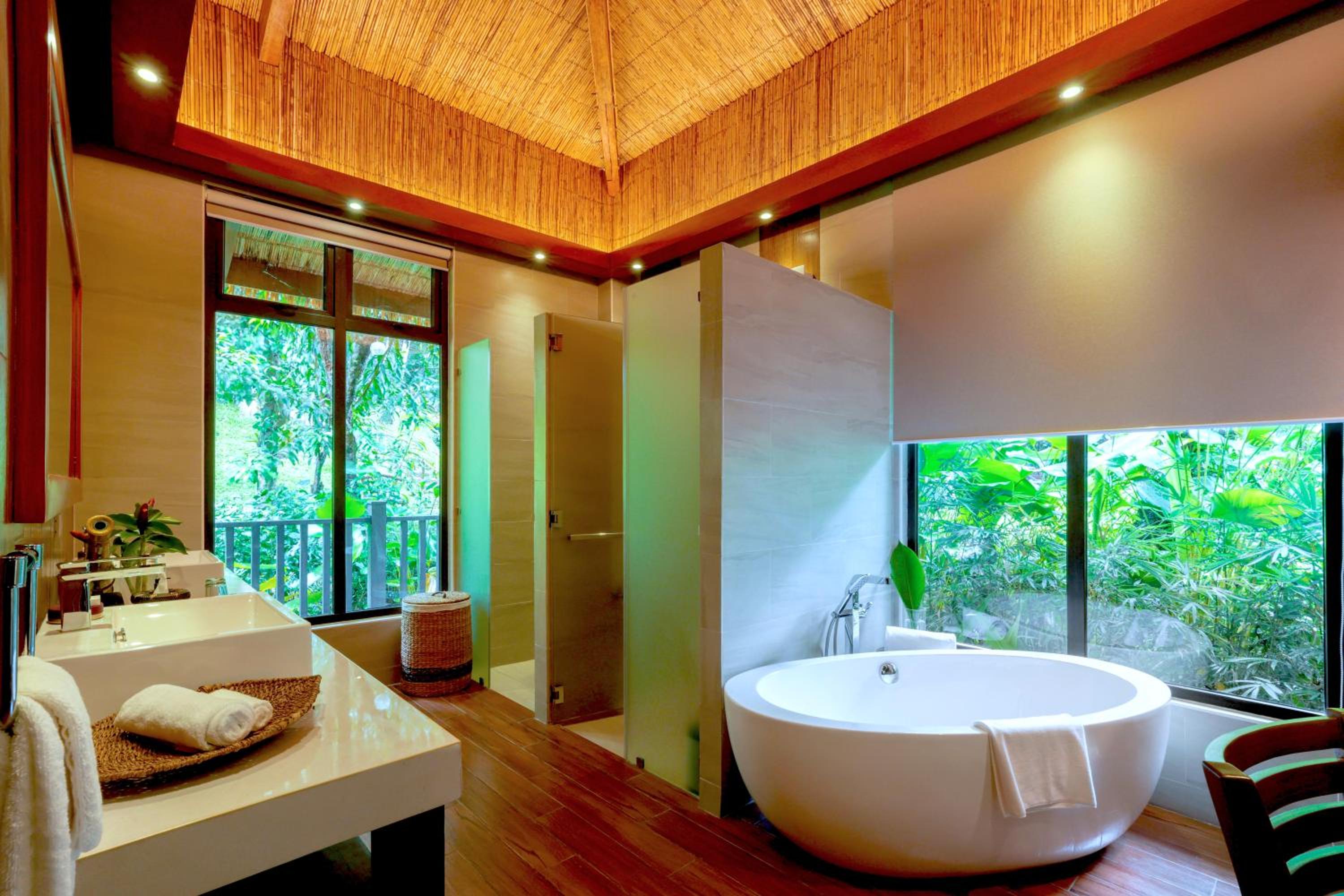 Luxury Villa with 1 king Bed with Free Roundtrip Lio Airport Transfers and Butler Service - Photo 3