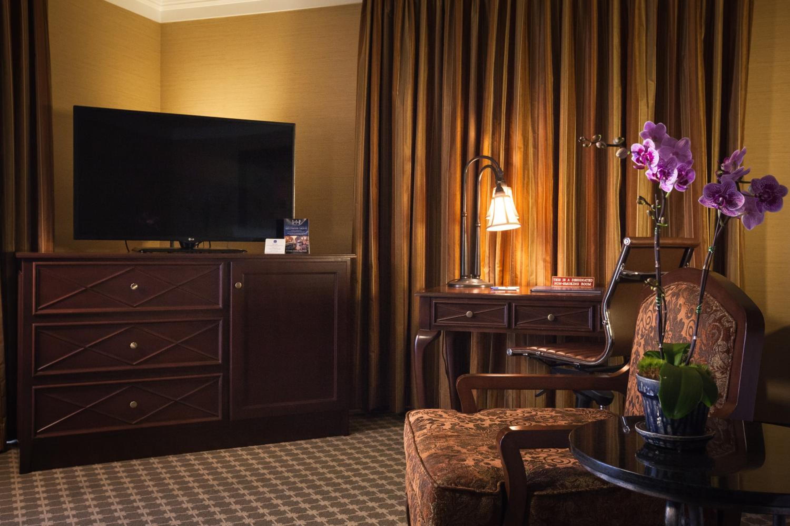 King Suite with City View and Balcony - Non-Smoking