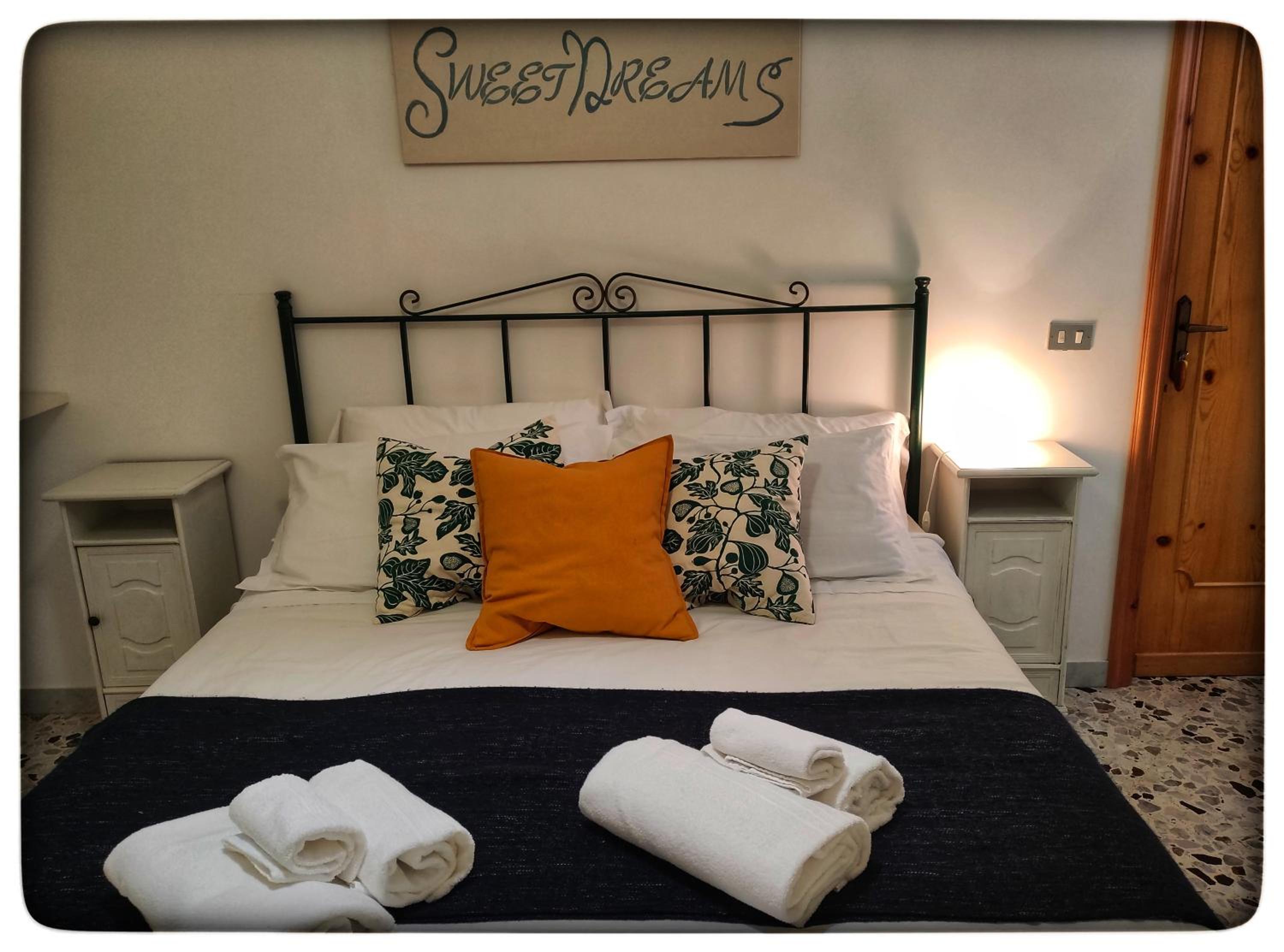 Double Room with Private Bathroom - Photo 1