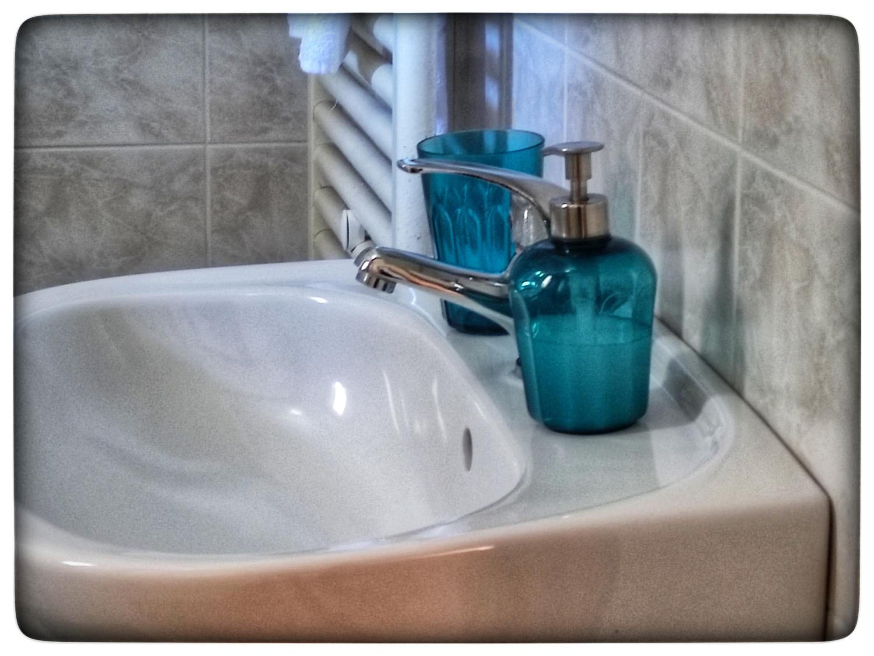 Double Room with Private Bathroom - Photo 13