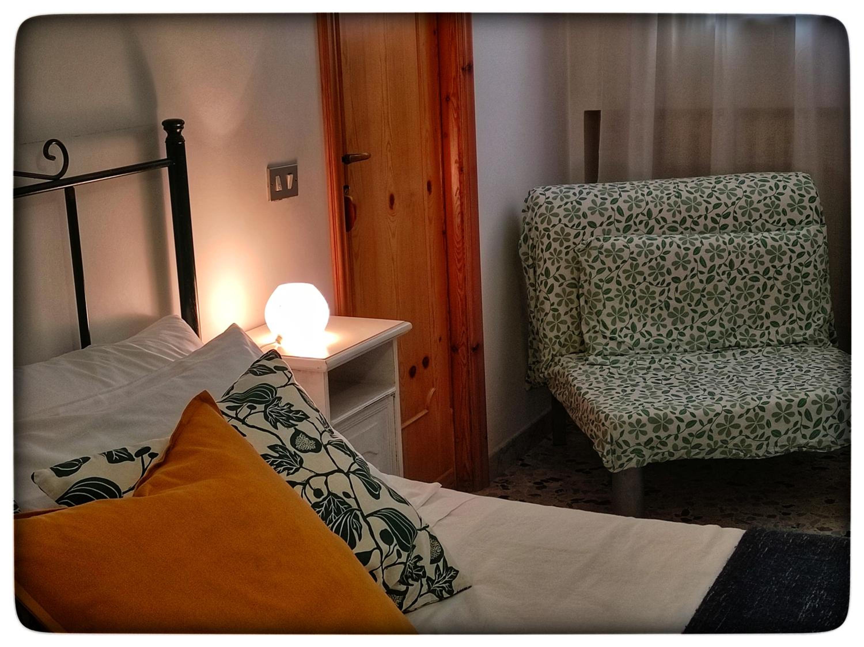 Double Room with Private Bathroom - Photo 8