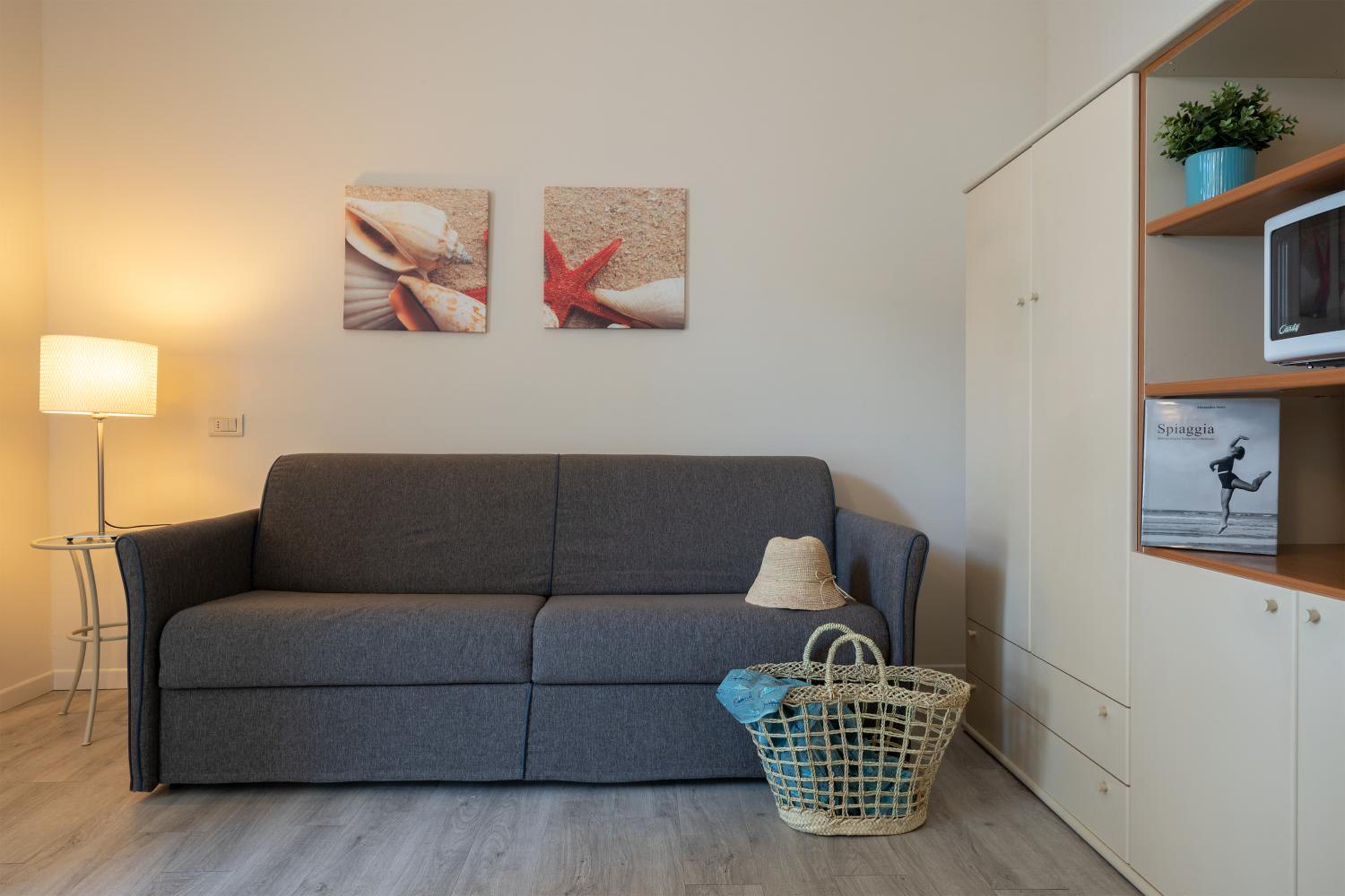 One-Bedroom Apartment with Sea View and Balcony photo 3