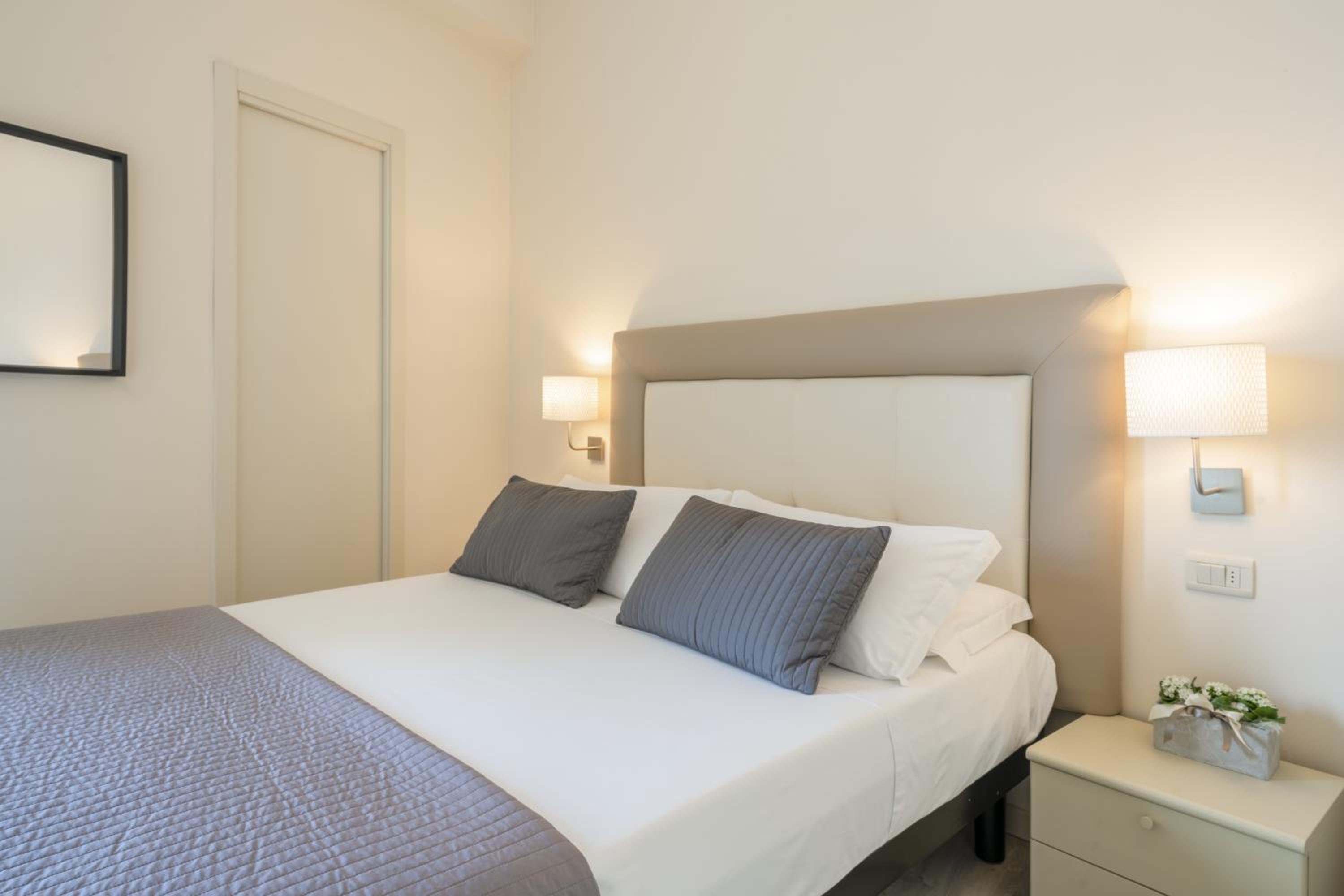 Two-Bedroom Apartment with Balcony photo 2
