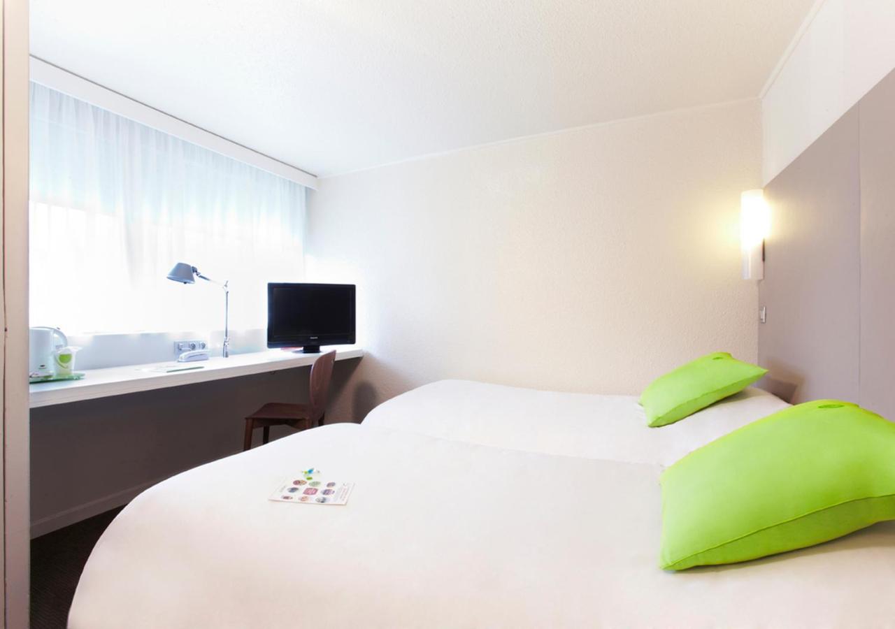 Standard Twin Room - Photo 1
