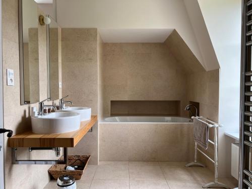 Deluxe Suite with View on forest - Photo 10