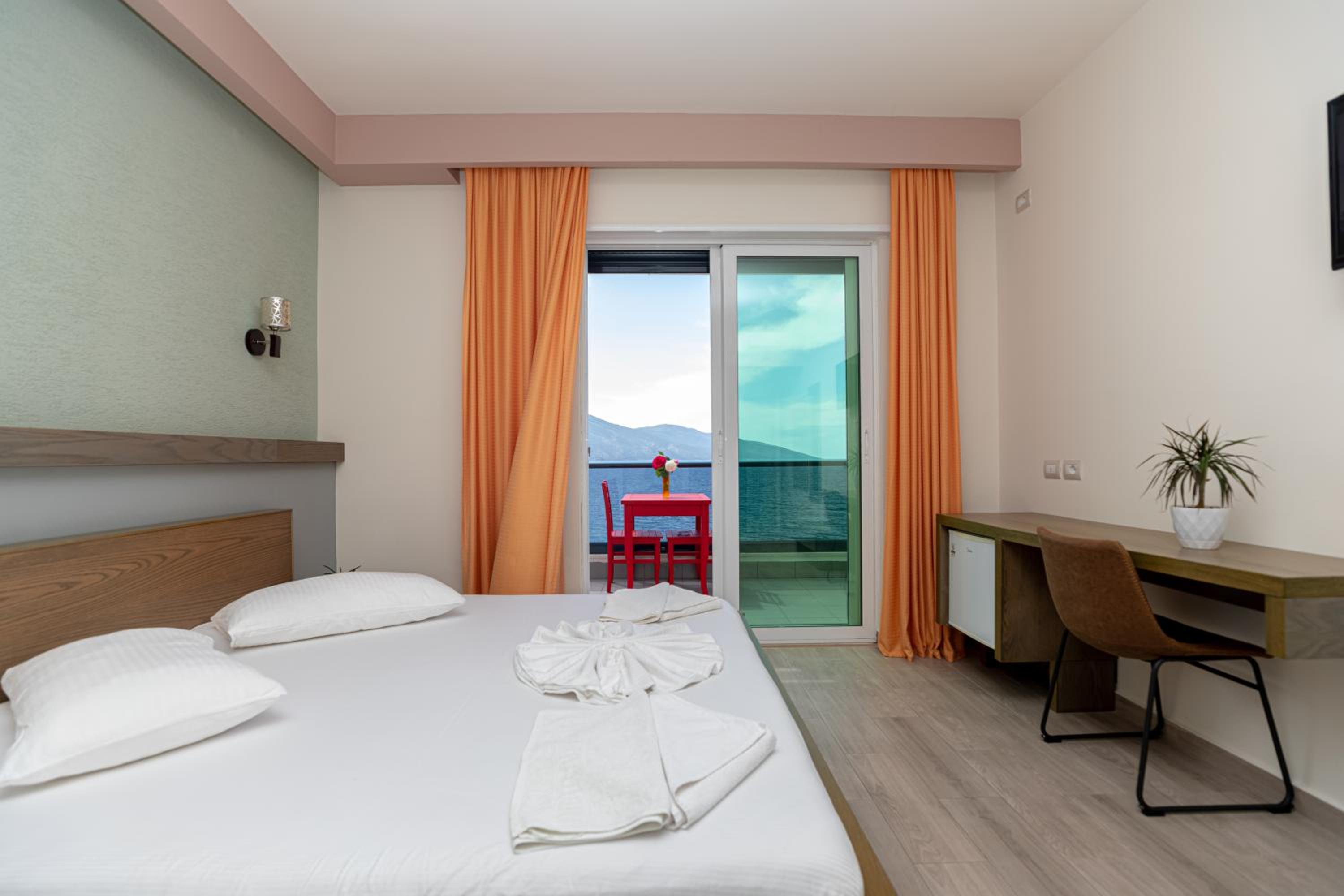 Triple Room with Sea View and Balcony