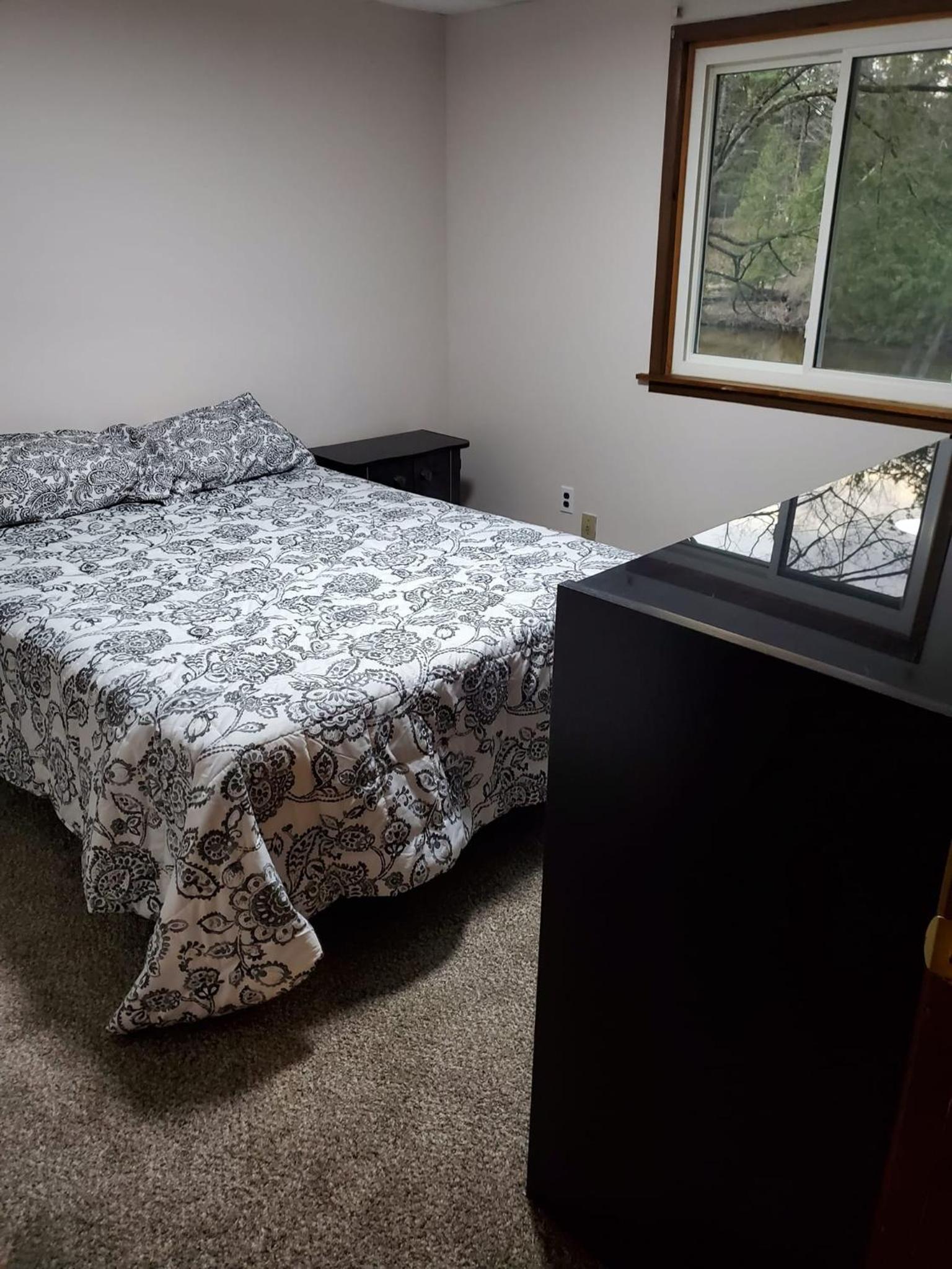 Five-Bedroom House photo 1