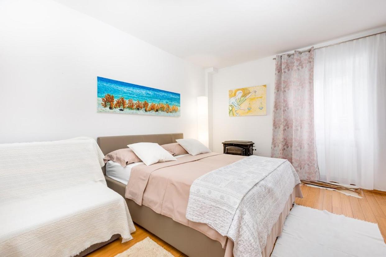 Studio Apartment photo 2