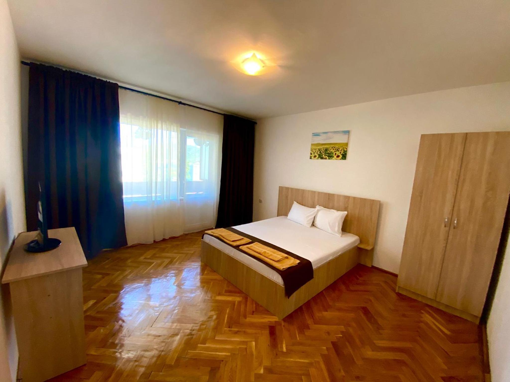 Double Room with Private Bathroom - Photo 11