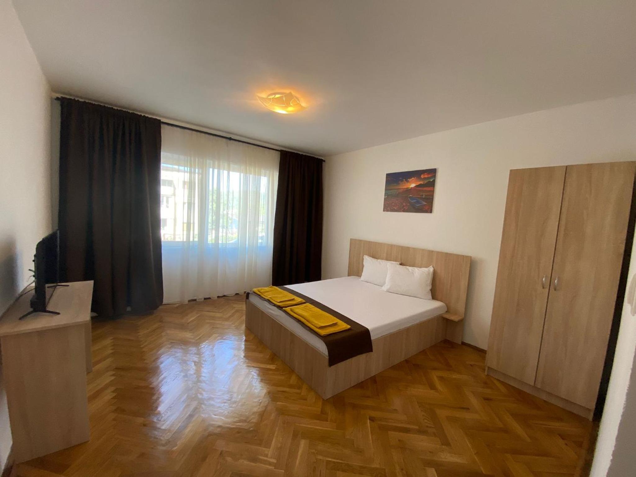 Double Room with Private Bathroom - Photo 13