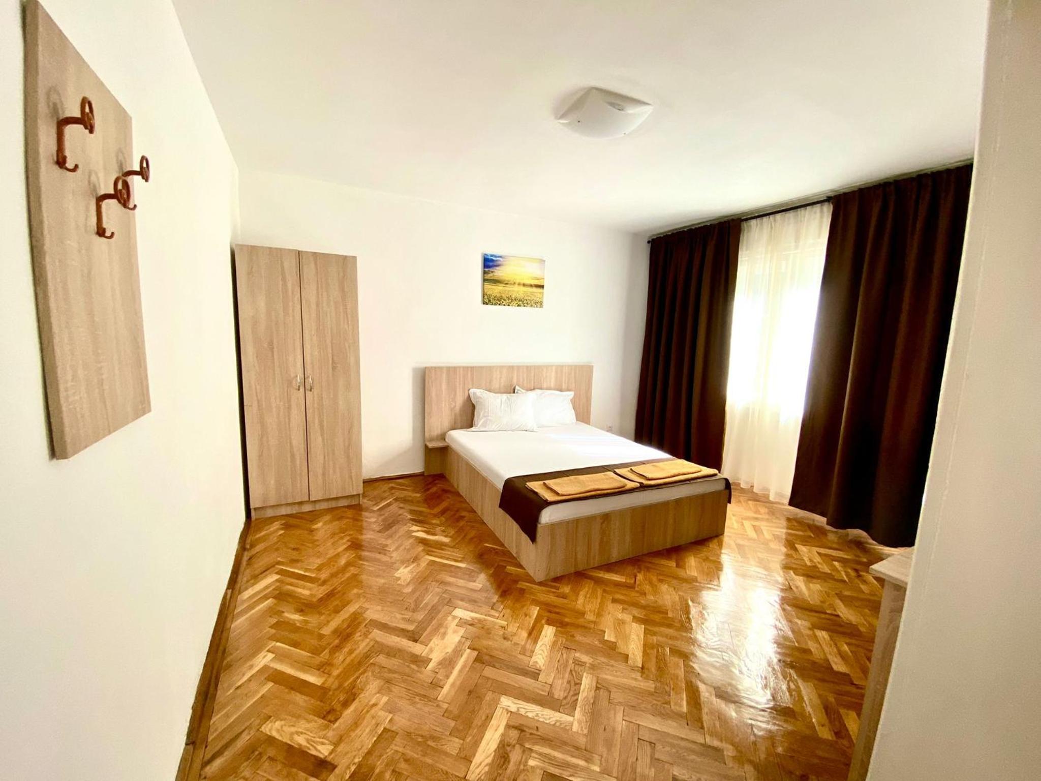 Double Room with Private Bathroom - Photo 8