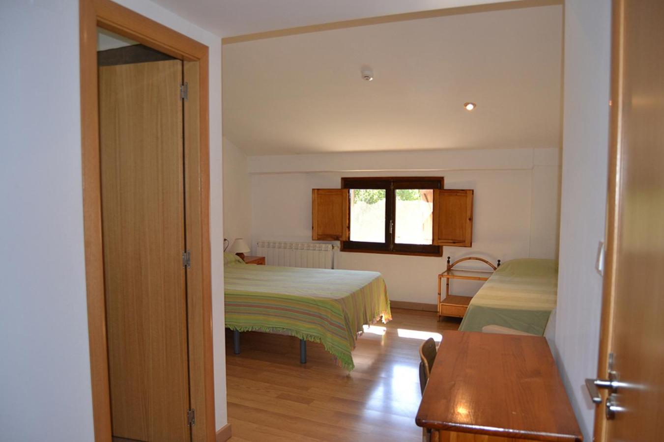 Habitación Triple con Vista a la Montaña