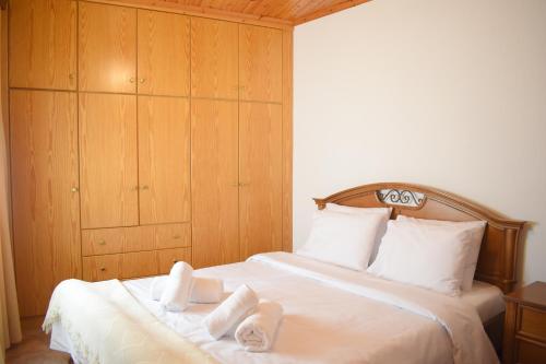 Two-Bedroom House - Photo 4
